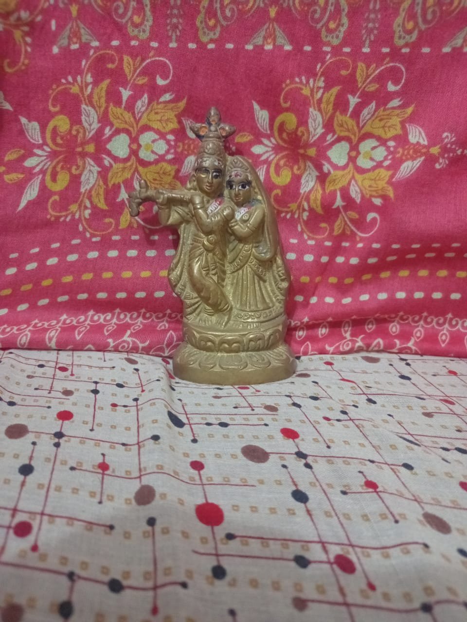 পিতলের রাধা–কৃষ্ণ যুগল মূর্তি