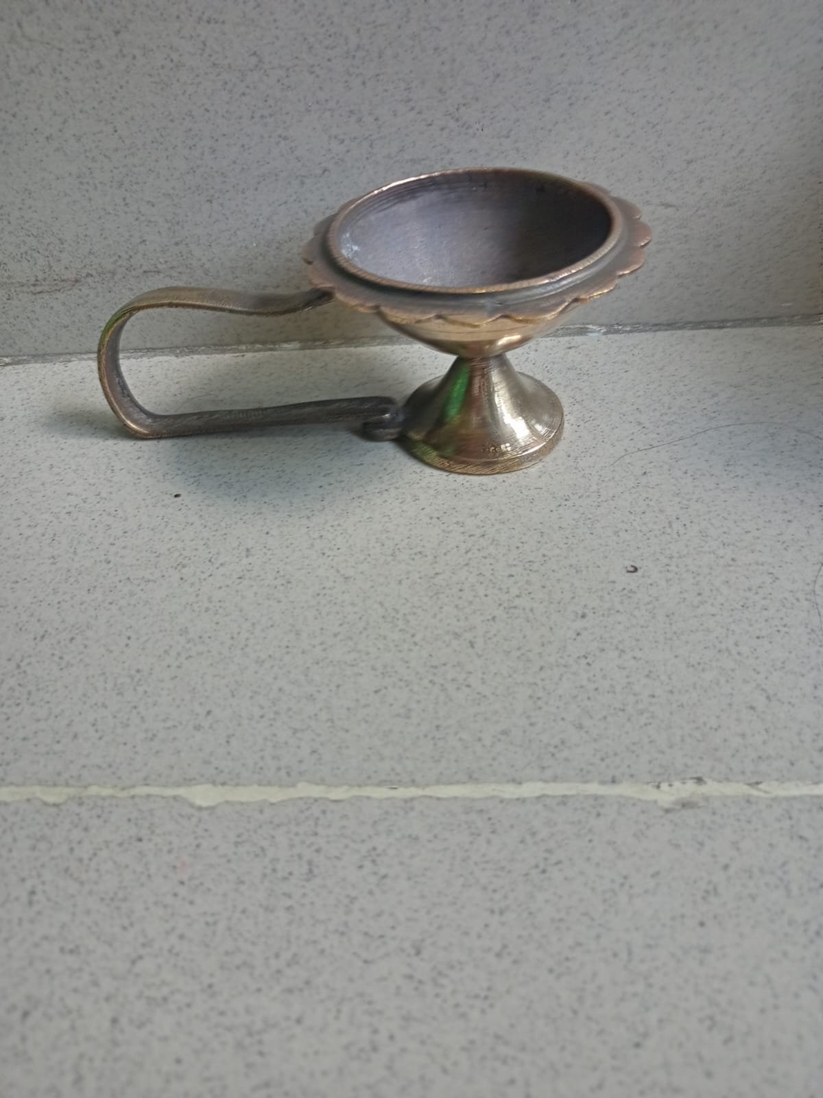 ১০০% খাঁটি পিতল দিয়ে তৈরি ধূপদানি