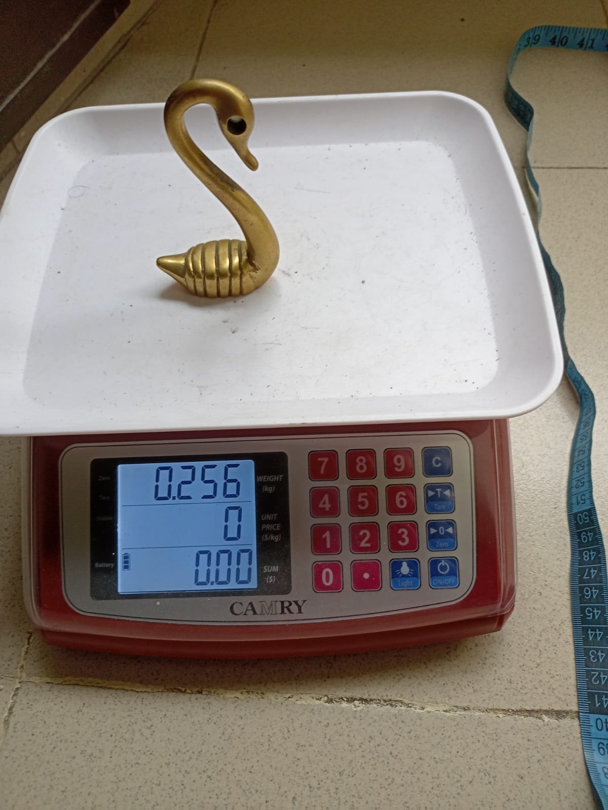 পিতলের রাজহাঁসের মূর্তির