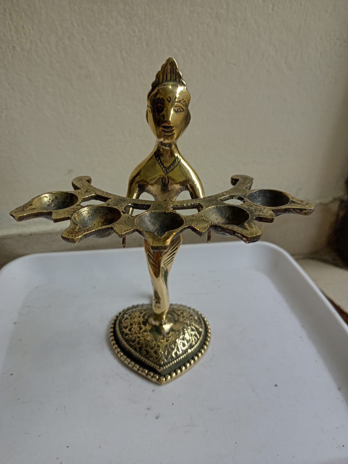 পিতলের পঞ্চ বাত্তি দিয়া বা পঞ্চ আরতি দিয়া