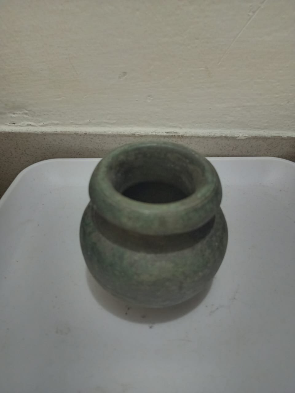 ছোট ধাতব কলস/ঘটি জাতীয় পাত্র