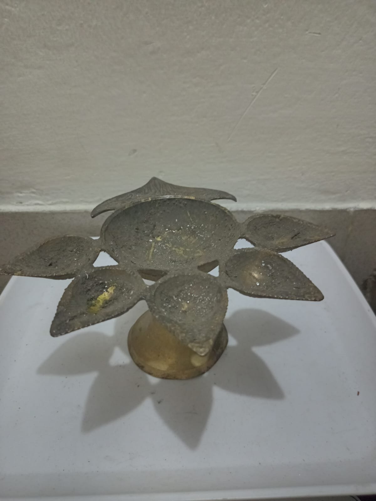 পুরাতন পিতলের  তেলের প্রদীপ