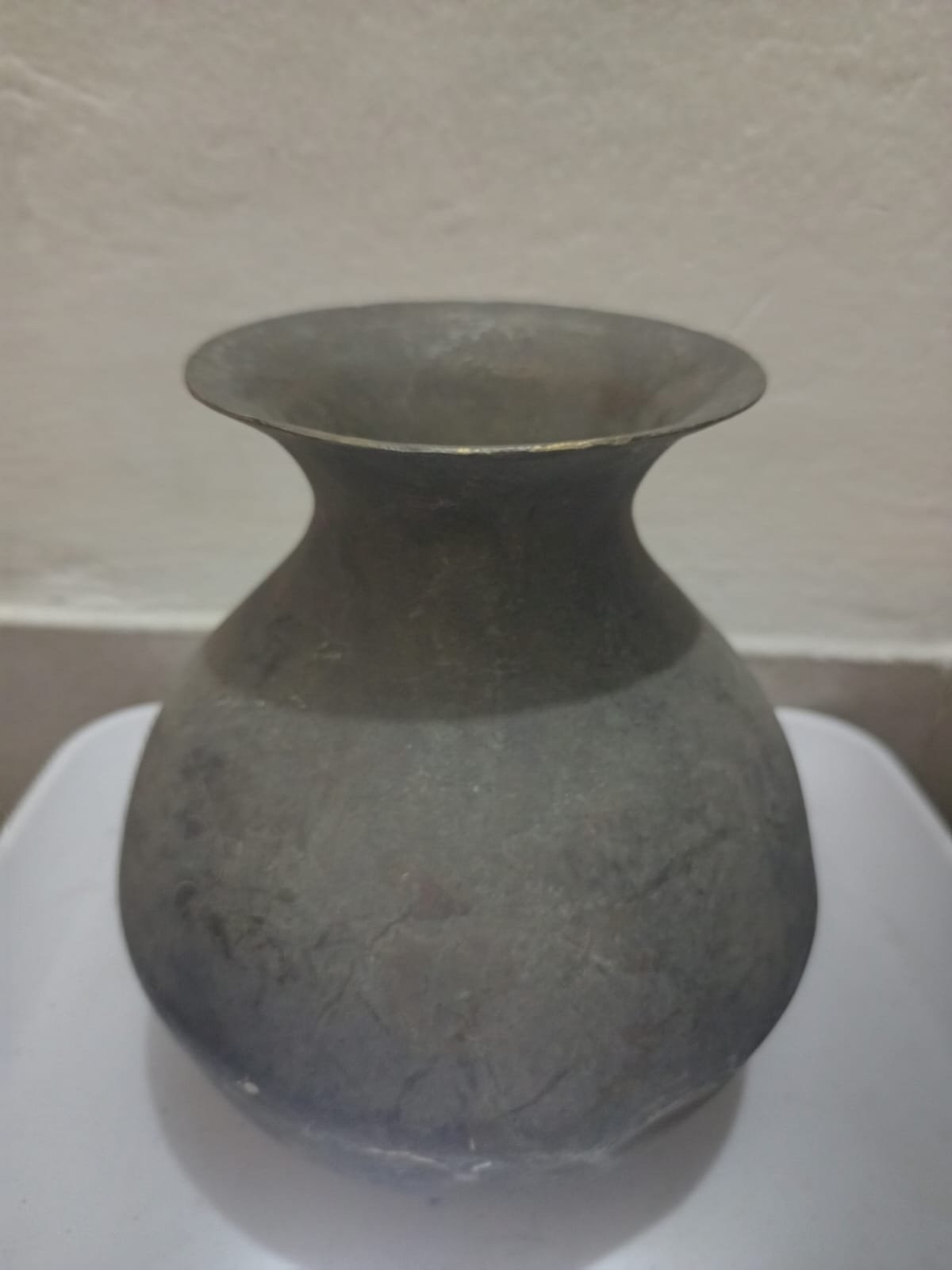 পিতলের  "লোটা" বা "কলশ"