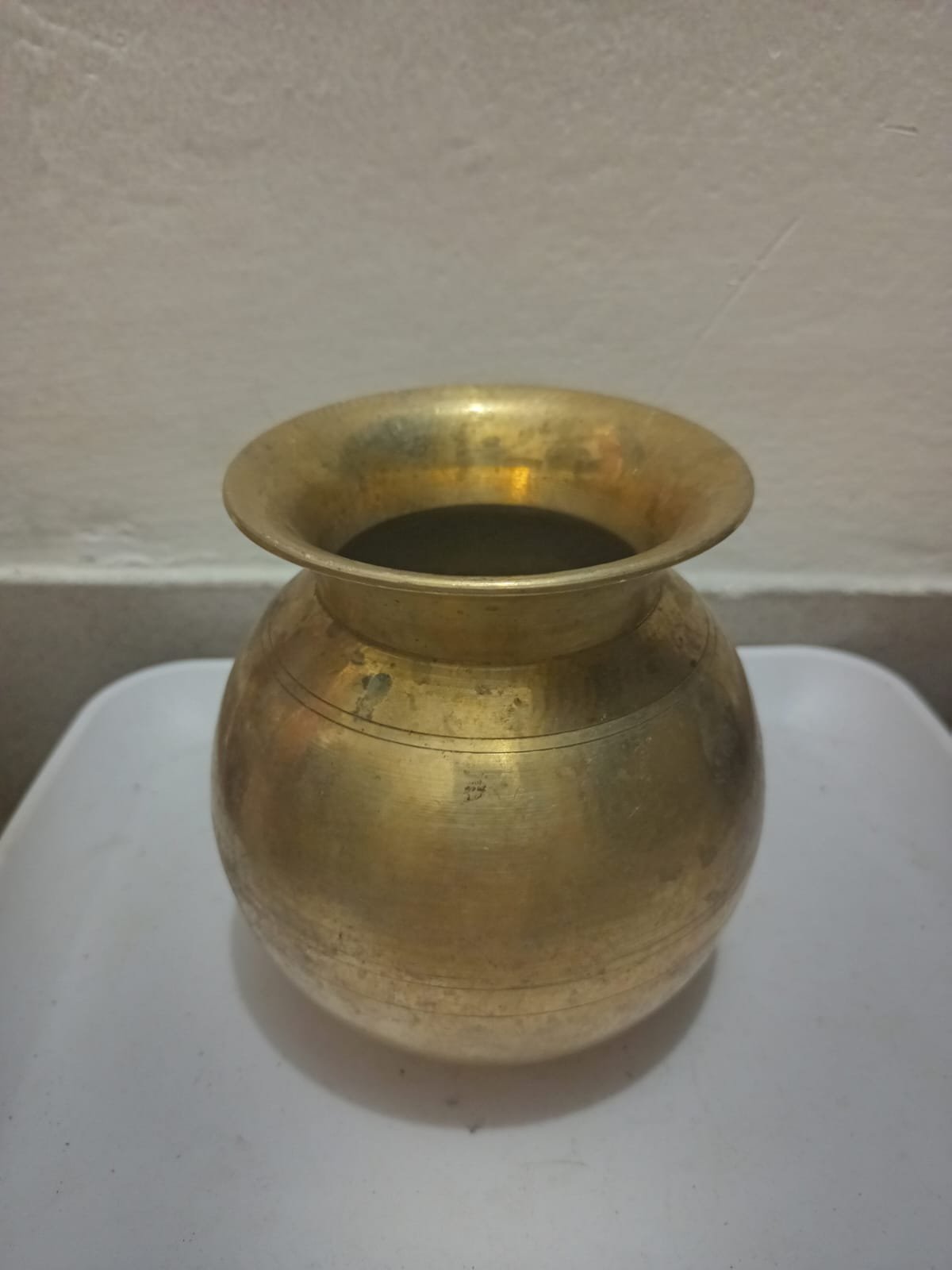 পিতলের জলের পাত্র