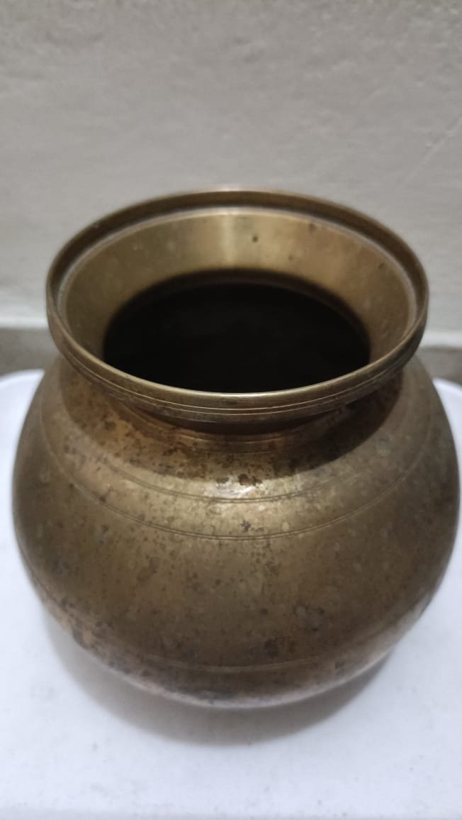 পিতলের জলের পাত্র যা "লোটা" বা "ঘোটি" নামেও পরিচিত