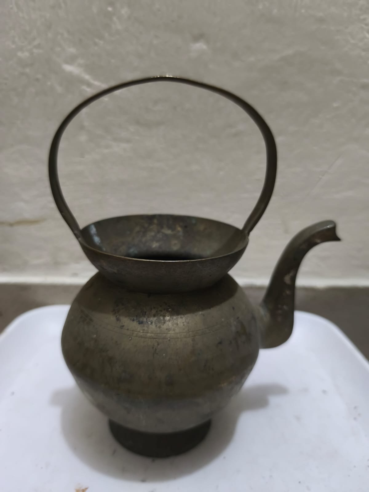 একটি পিতলের কমণ্ডলু বা কমণ্ডল