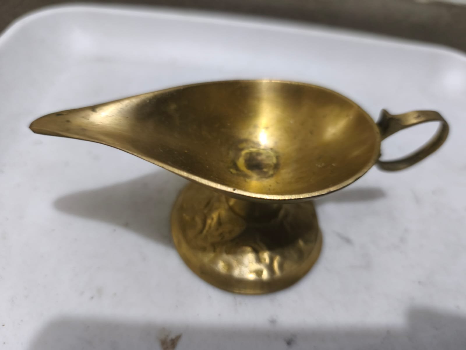 একটি পিতলের প্রদীপ