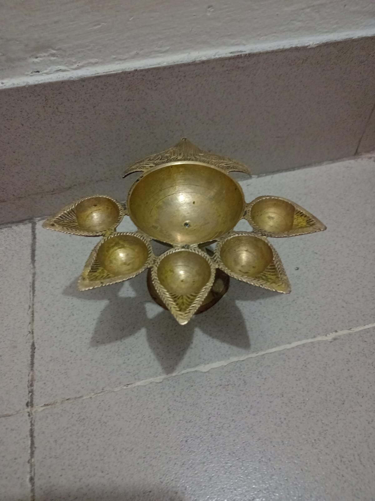 পুরাতন পিতলের তেলের প্রদীপ