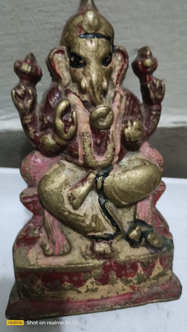 পুরাতন পিতলের একটি গণেশ মূর্তি