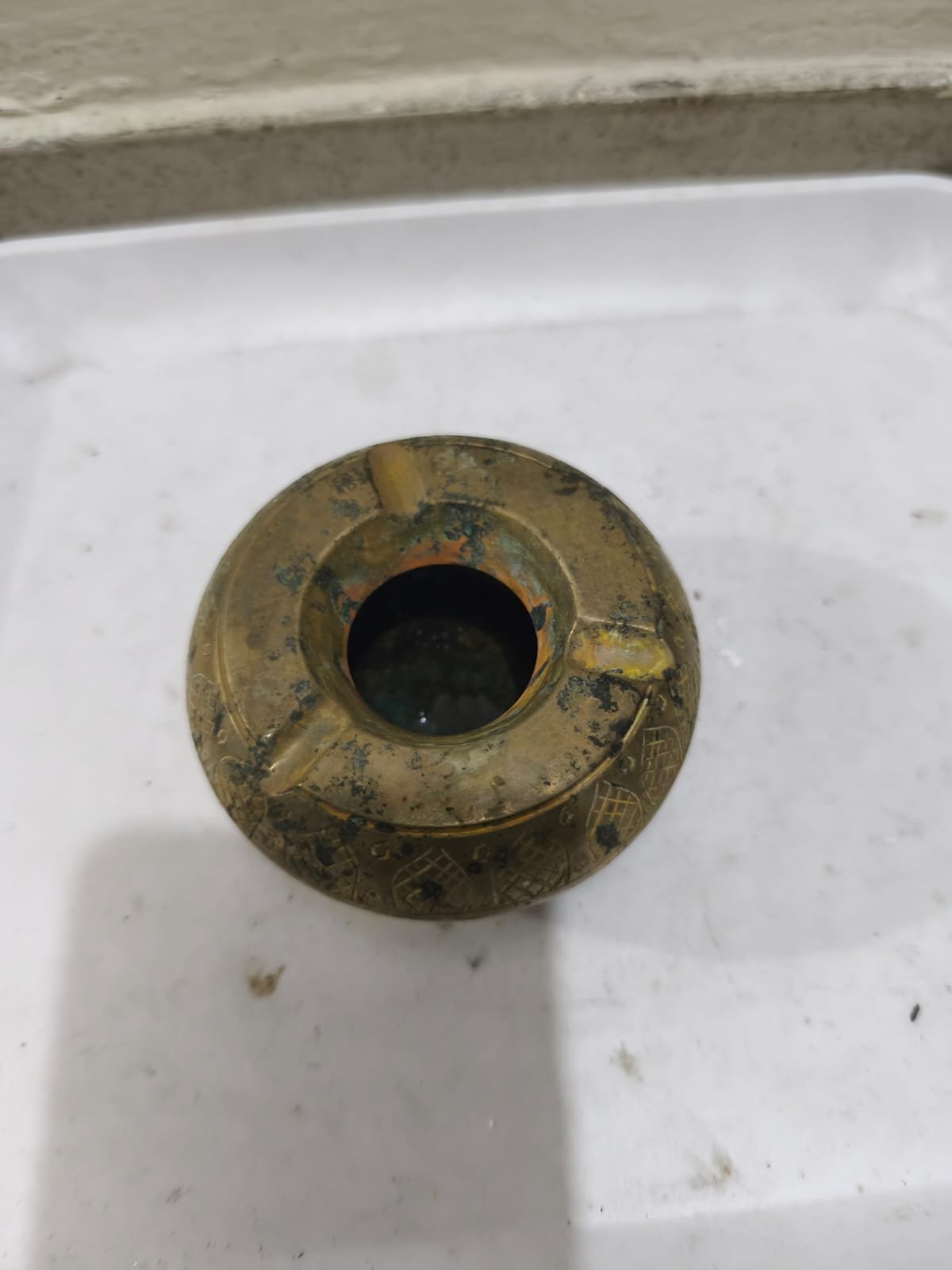 পুরাতন পিতলের  ভিনটেজ বা অ্যান্টিক পিতলের অ্যাশট্রে