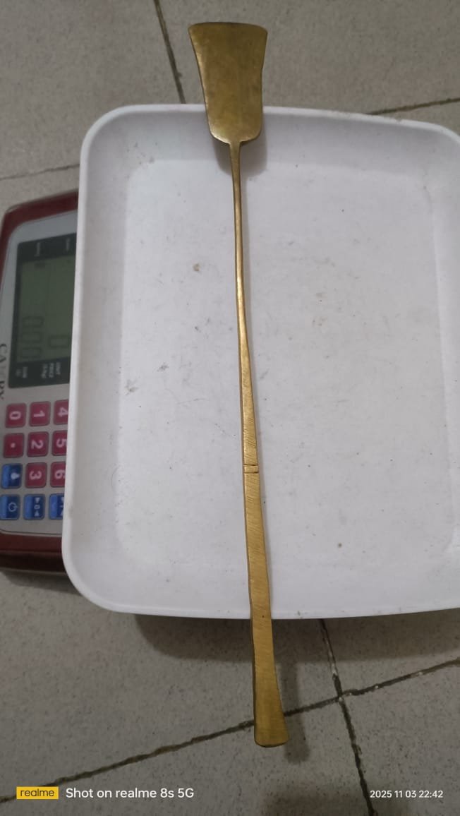 একটি ভিনটেজ বা অ্যান্টিক স্প্যাটুলা, যা কিছু অঞ্চলে "খুন্তি"