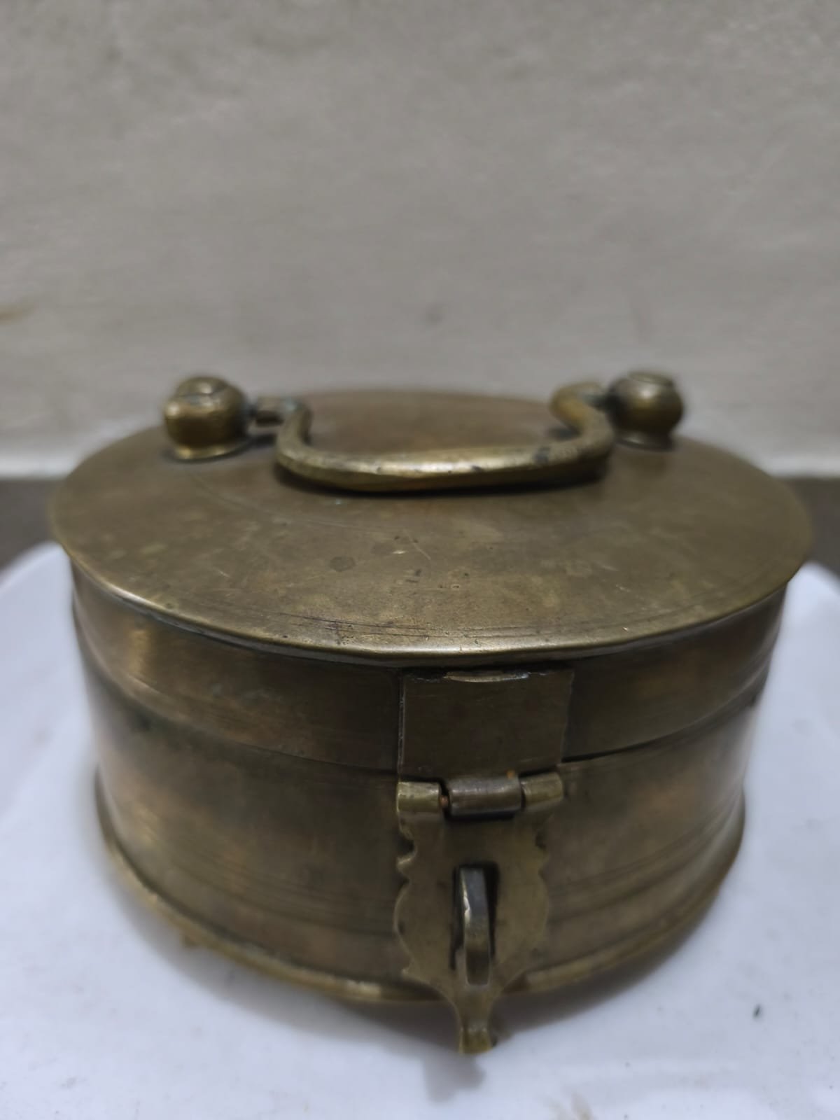 পুরনো পিতলের বাক্স "চাপাতি ডাব্বা" বা "পান দান"