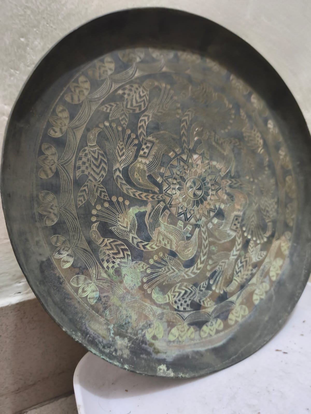 হাতের খোদাই করা অলংকারিক নকশা পিতলের প্লেট