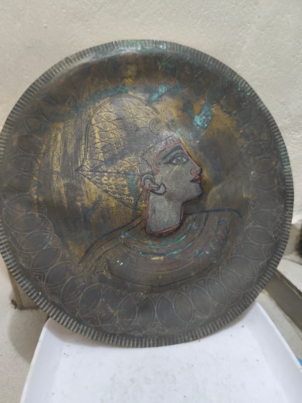 মিশরীয় (Egyptian)-স্টাইলের ধাতব খোদাই করা প্লেট