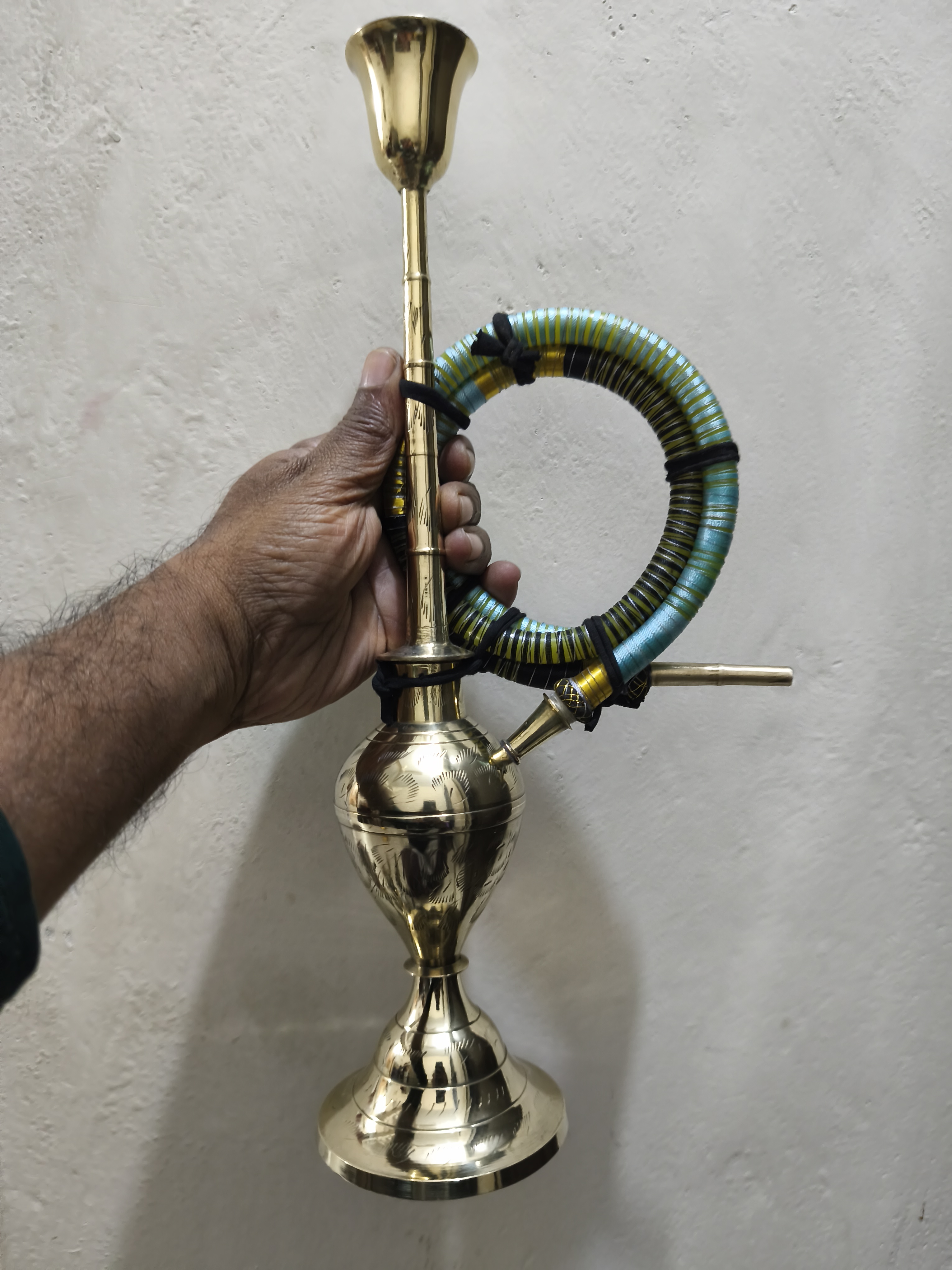 একটি পিতলের হুক্কা