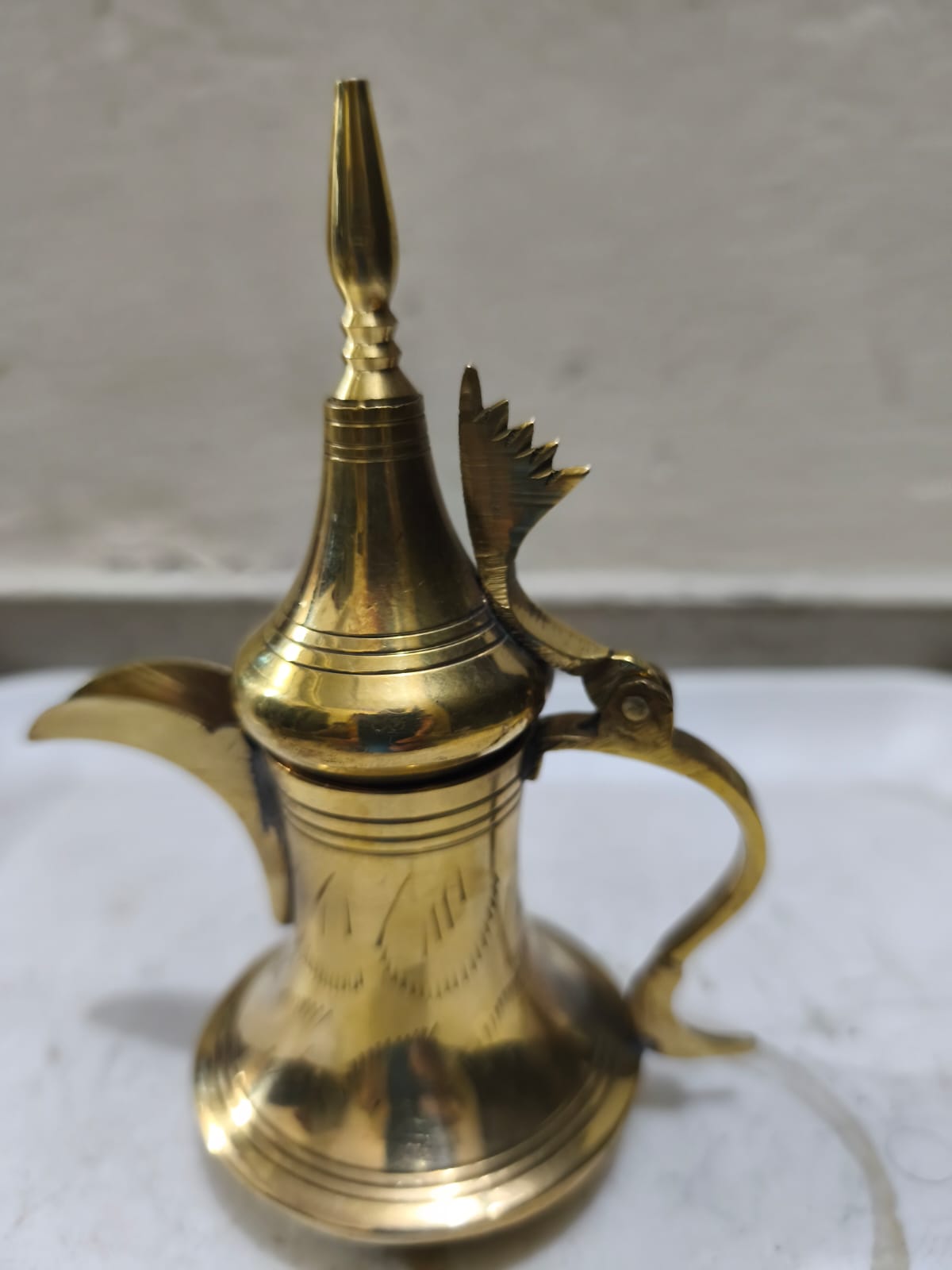 এটি পিতল দিয়ে তৈরি ডাল্লাহ