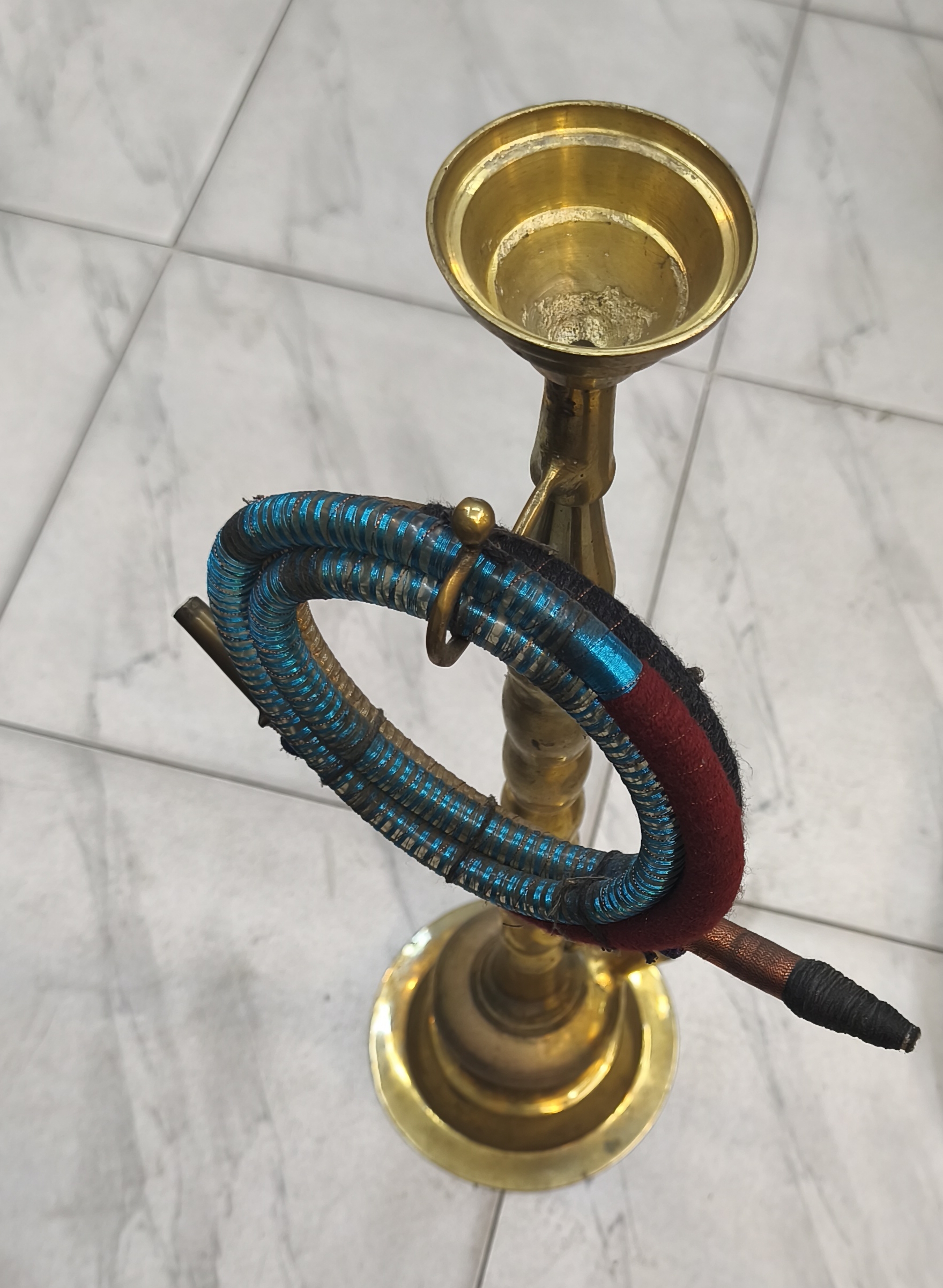 একটি পিতলের হুক্কা