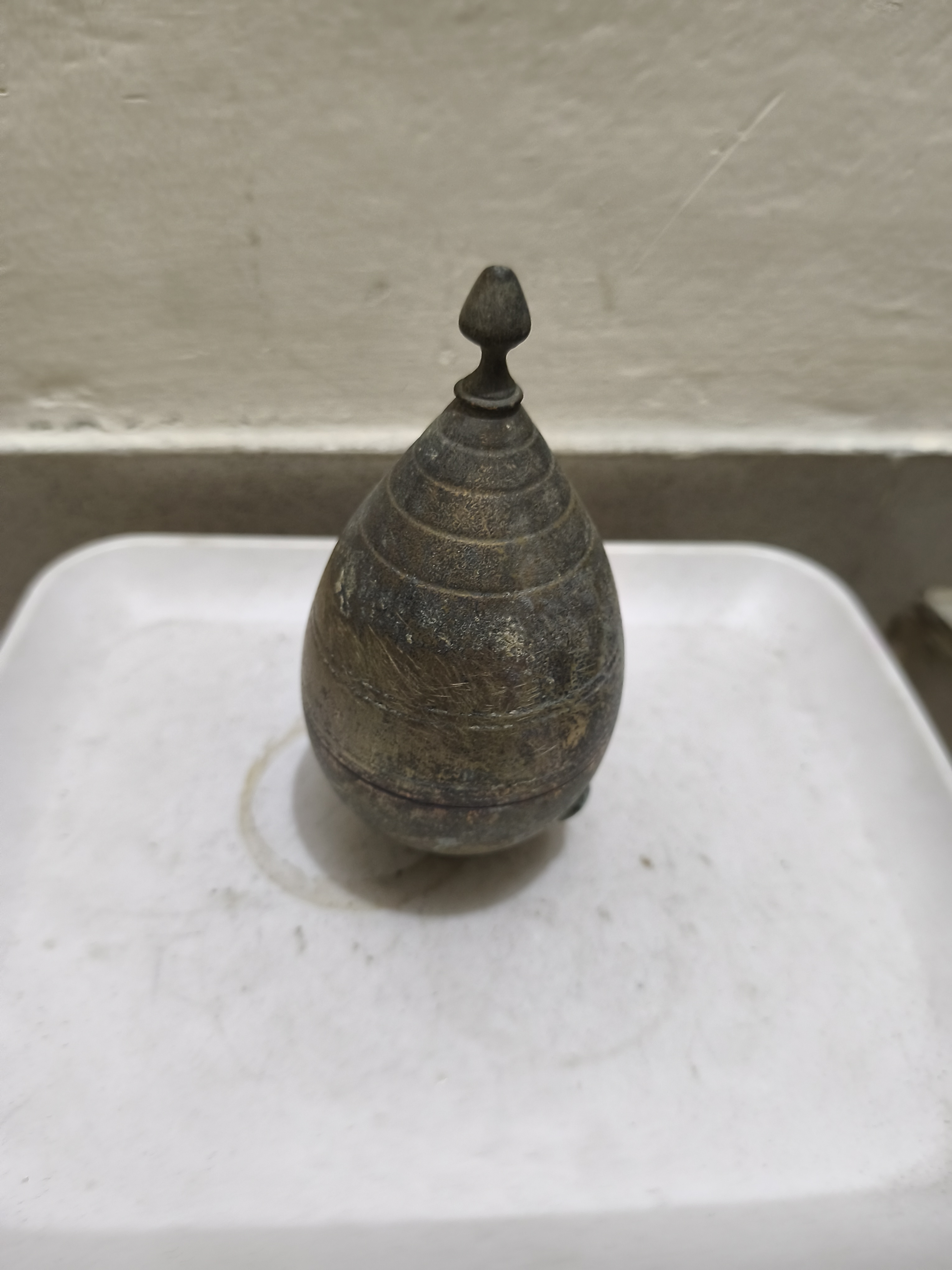 একটি ভিনটেজ বা অ্যান্টিক পিতলের হুক্কার পাত্র