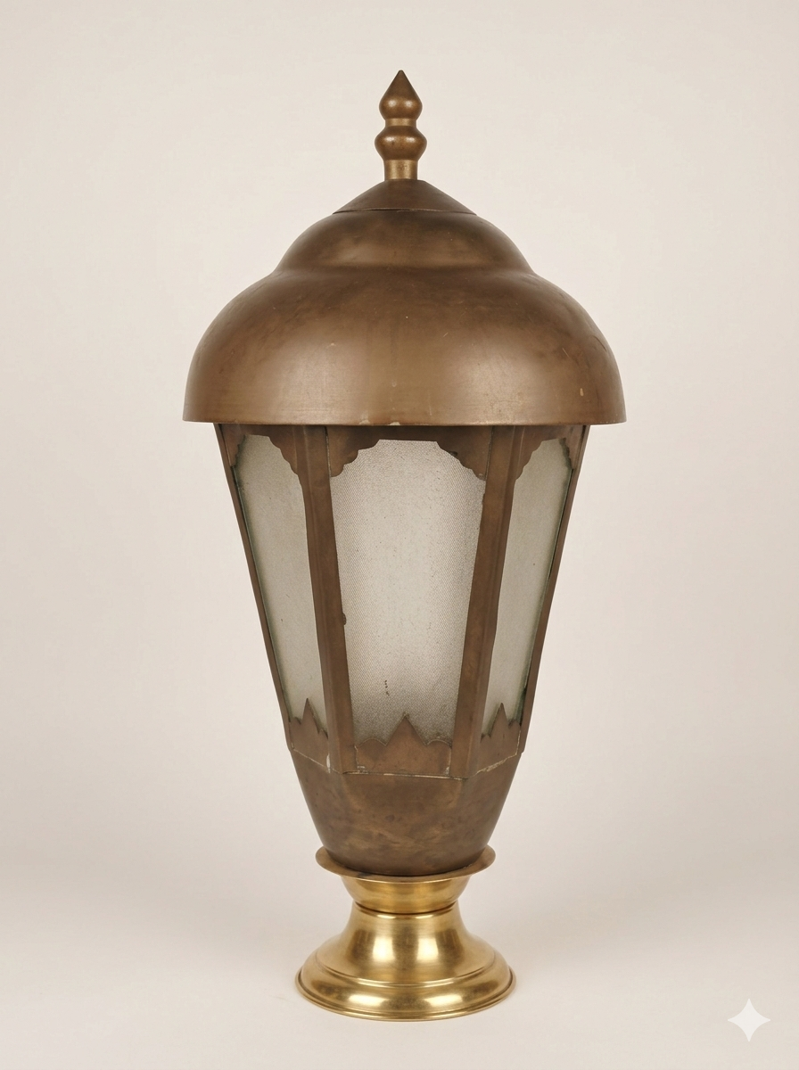 পিতলের লণ্ঠন / অলংকারিক ল্যাম্প / প্রাচীন স্টাইলের হারিকেন ল্যাম্প।