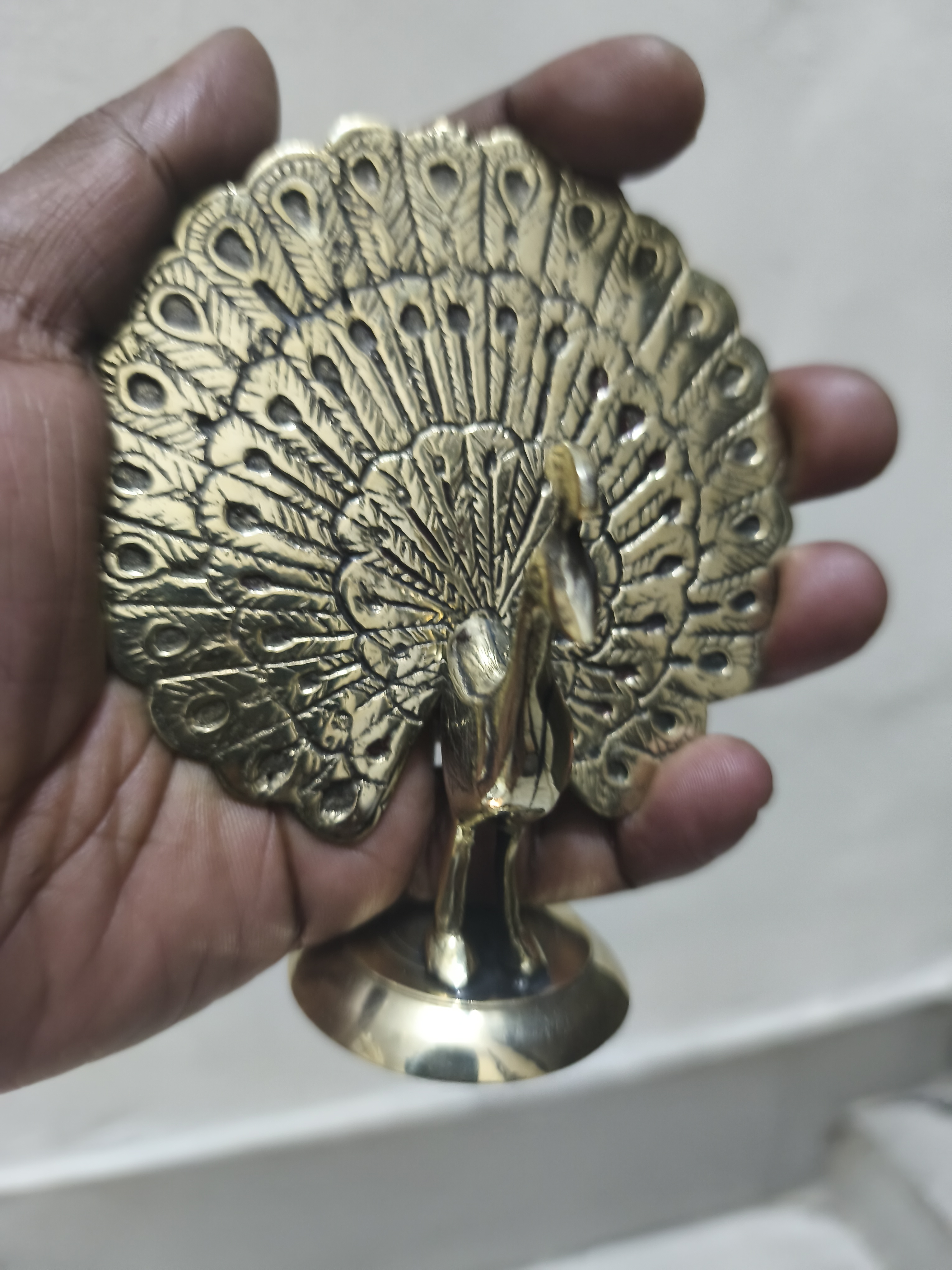 পিতলের ময়ূরের মূর্তি