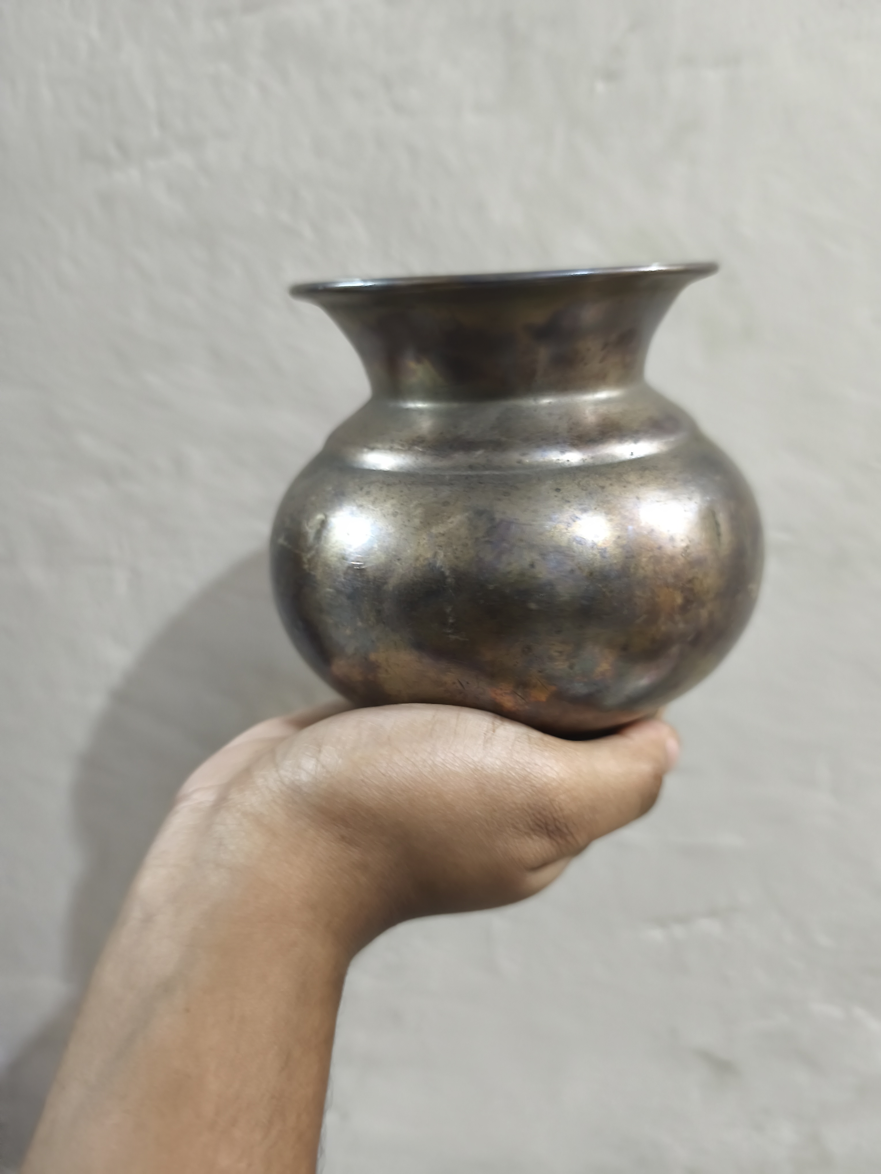 একটি পিতলের এন্টিক লোটা বা ঘটি