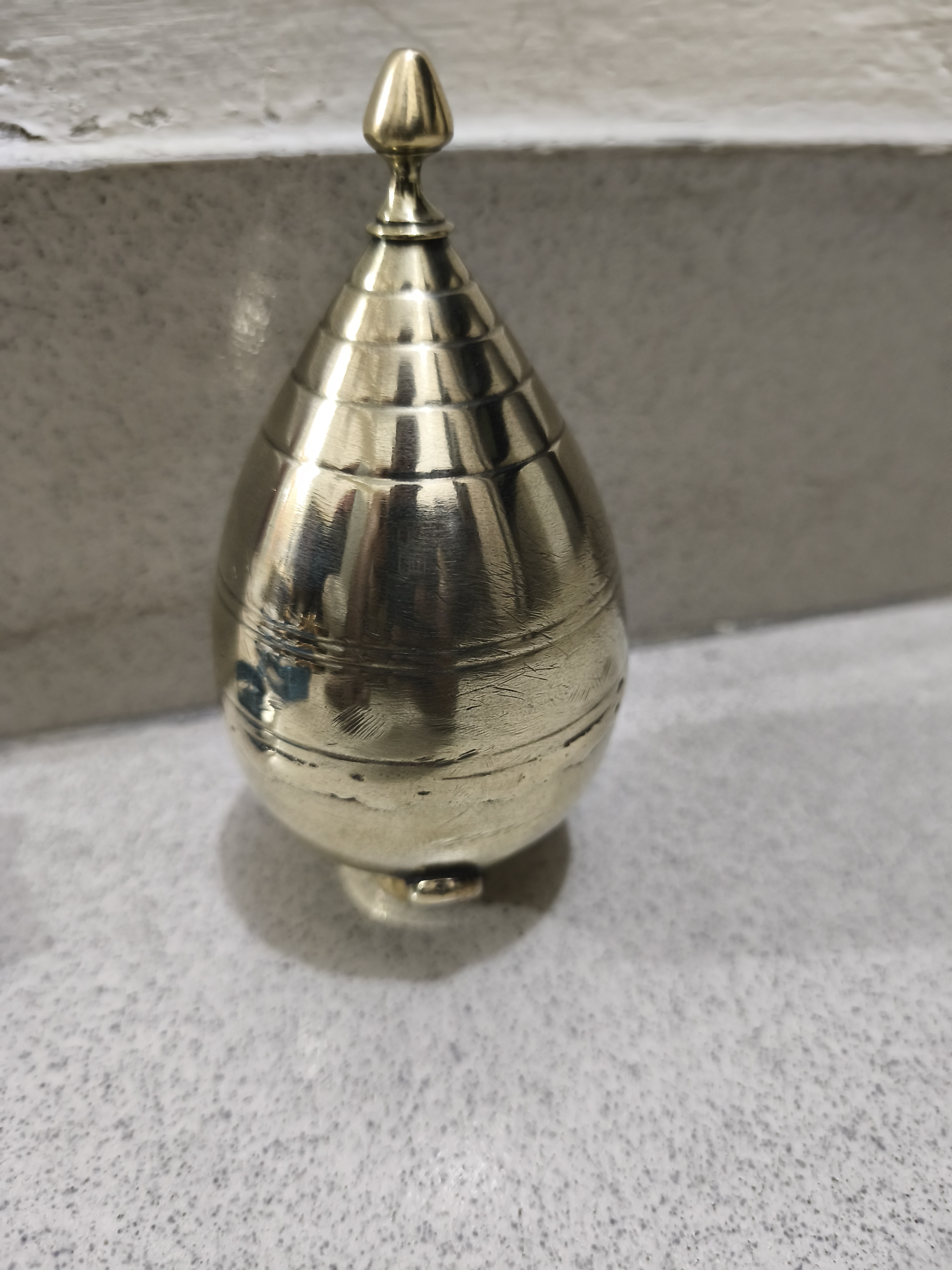 পিতলের ডেকোরেটিভ  নারিকেল/পূজার পাত্র/চুড়ি স্ট্যান/হুক্কা