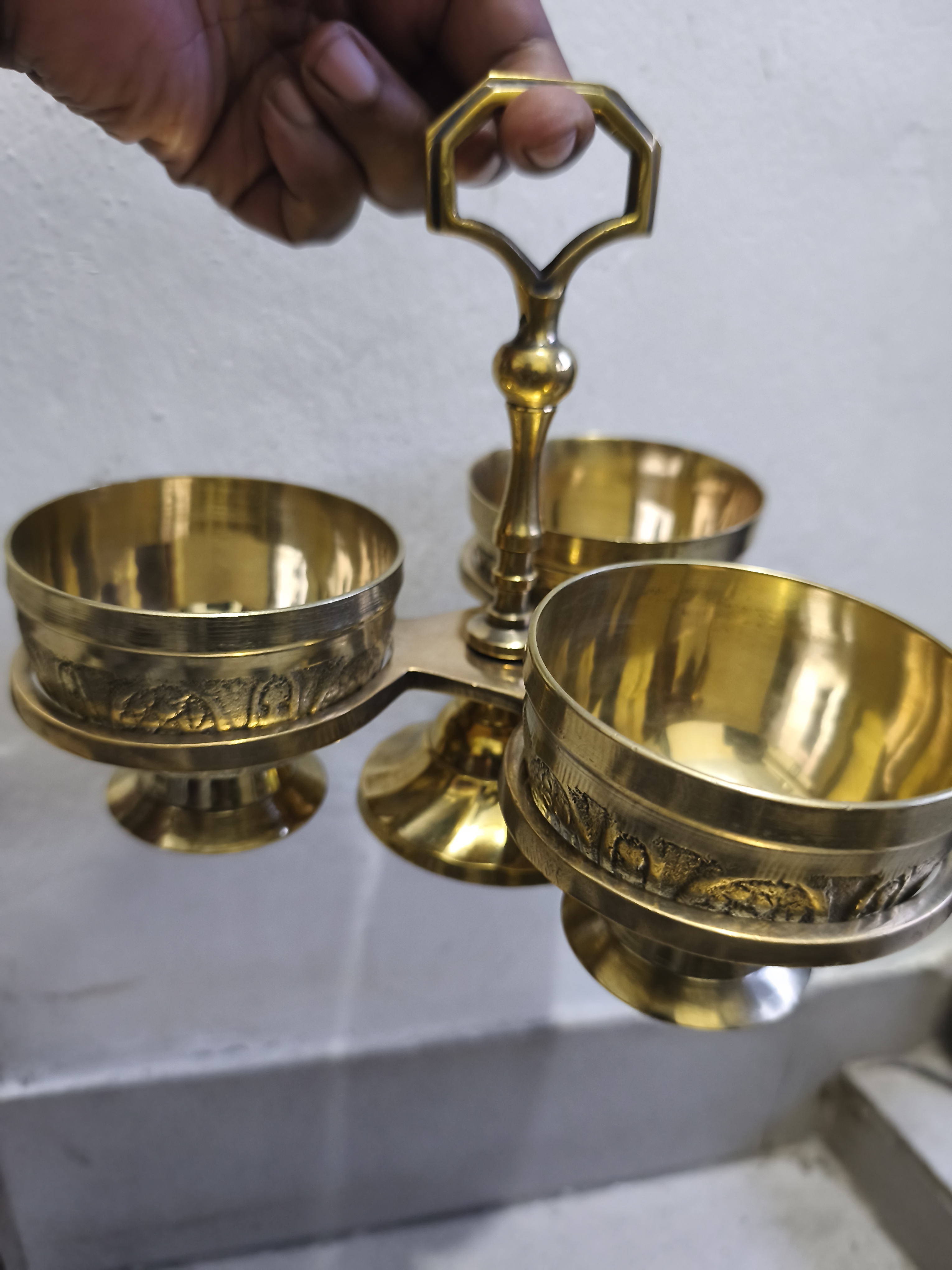 একটি পুরোনো পিতলের মসলার সেট/চা সেট (৩কাপ)