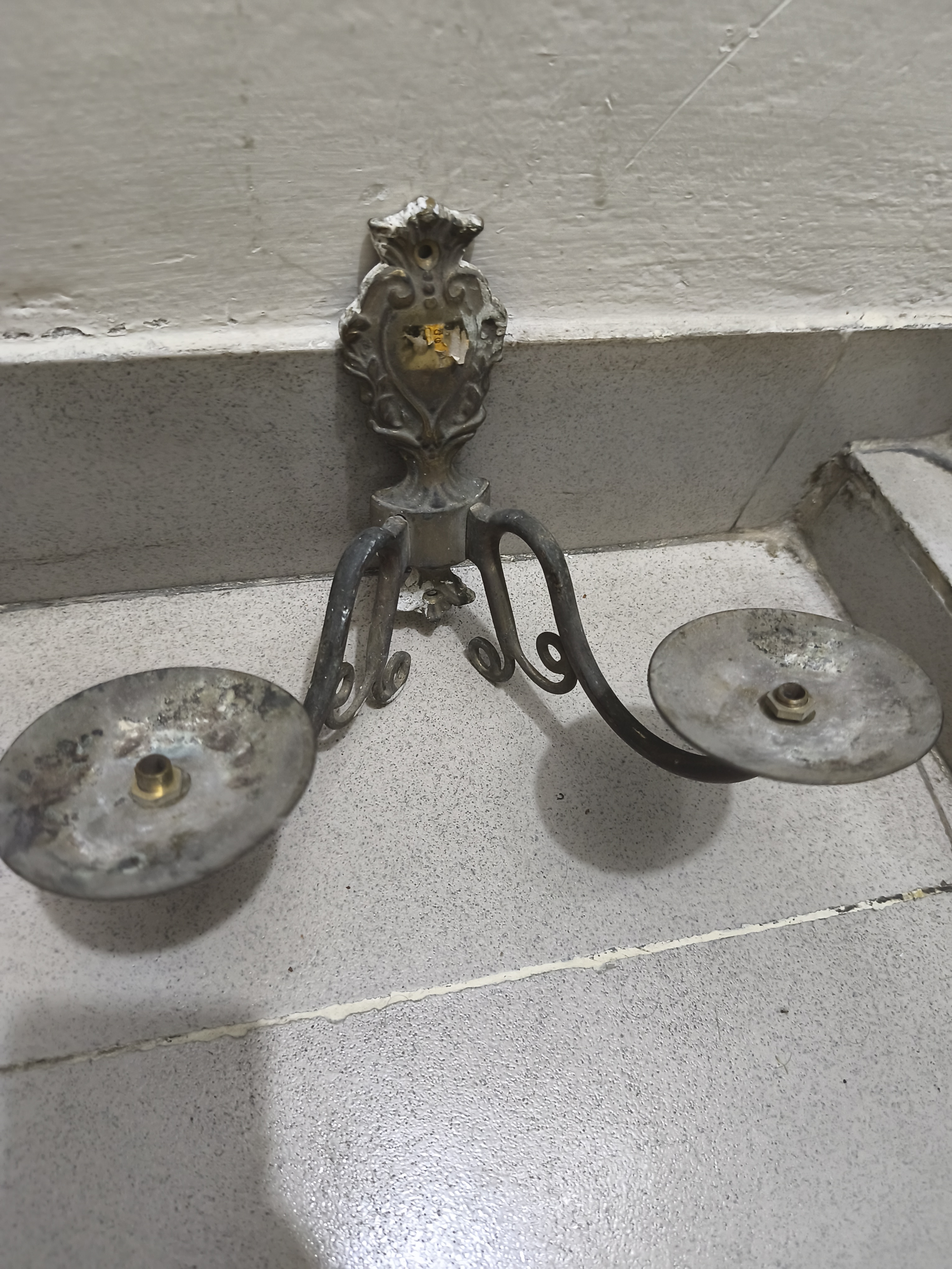 আলংকারিক ওয়াল স্কন্স বা মোমবাতি ধারক