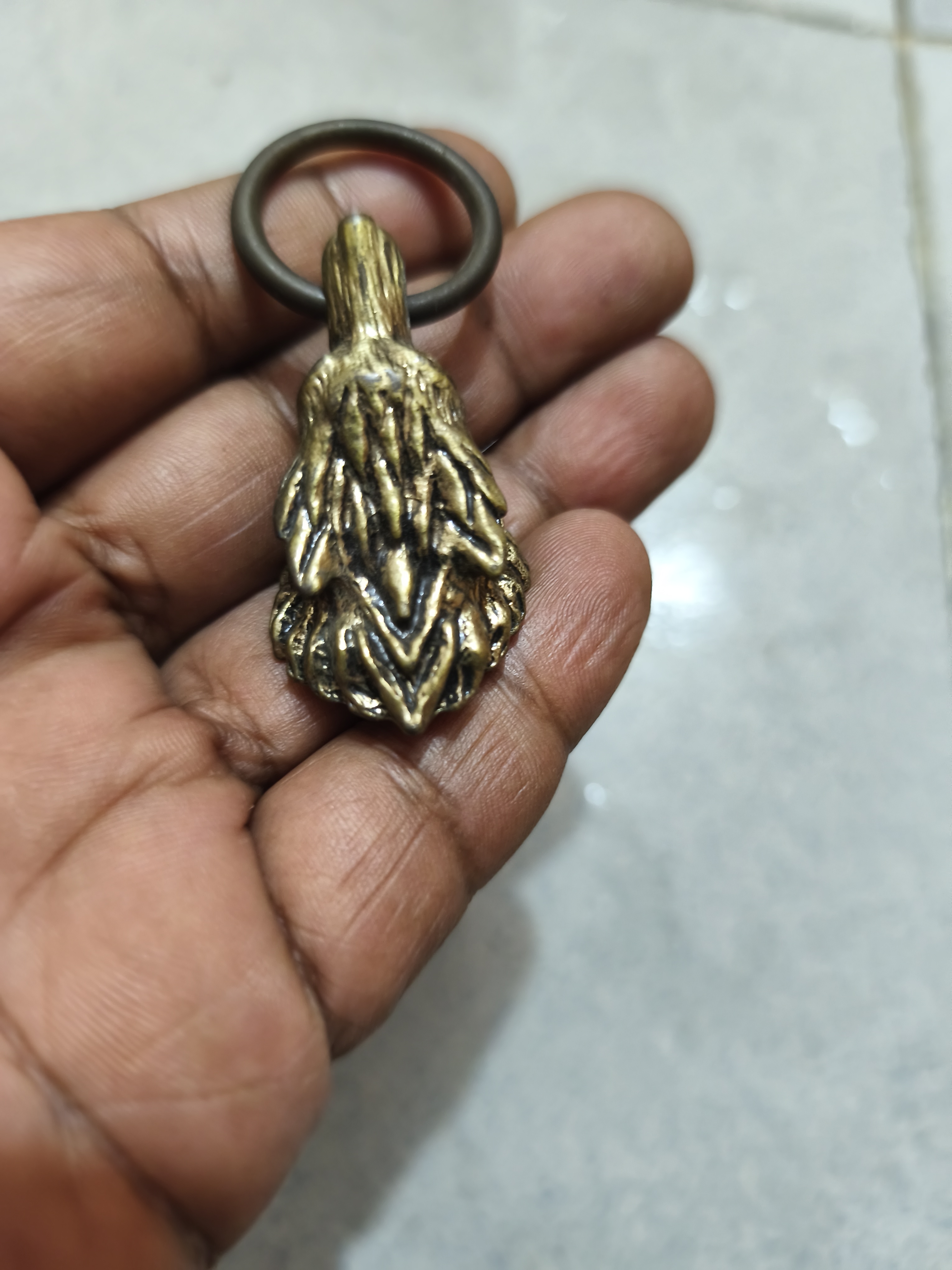 একটি ভিন্টেজ স্টাইলের ব্রাস (পিতল) পেন্ডেন্ট