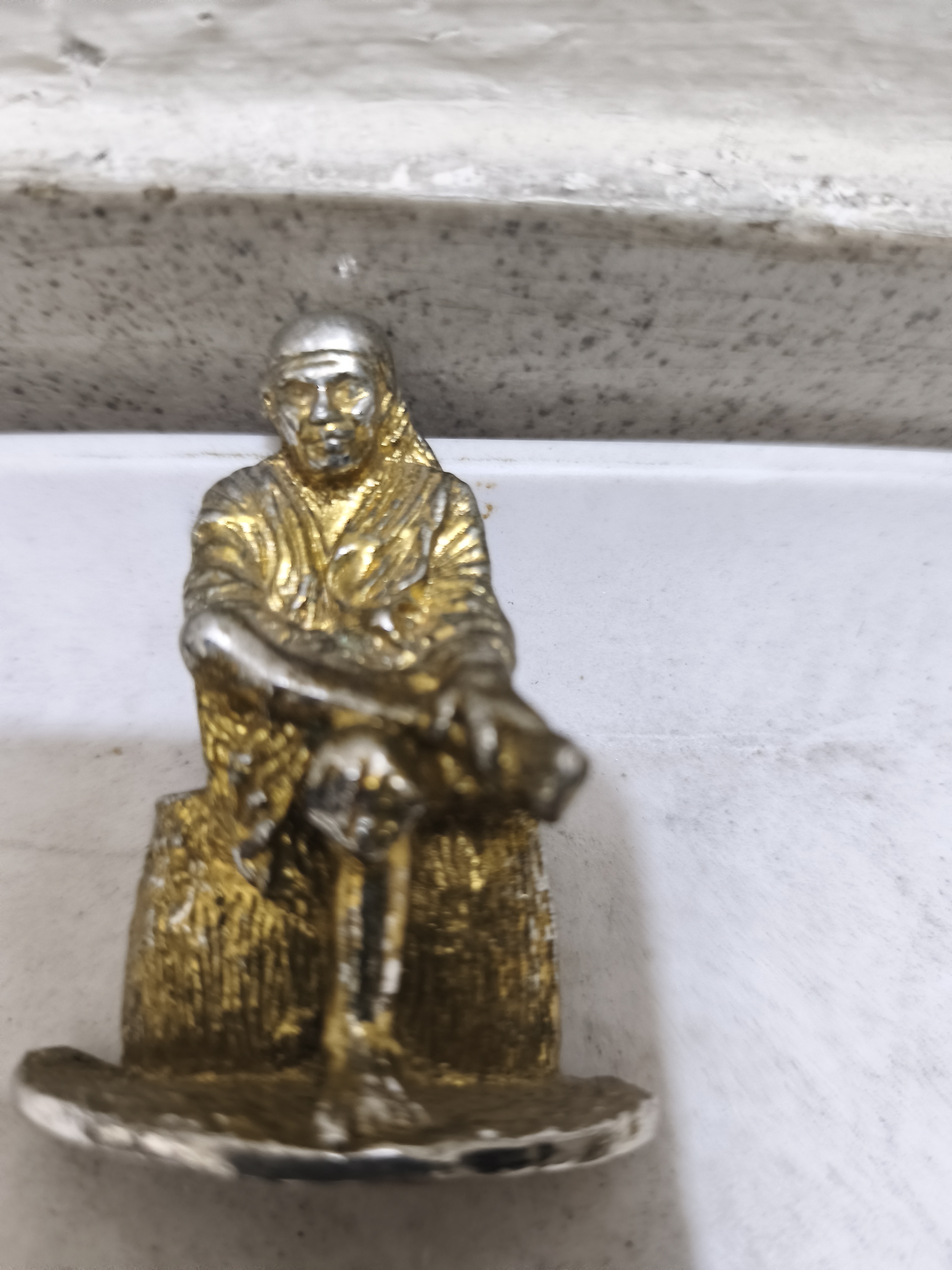 সাই বাবার মূর্তি