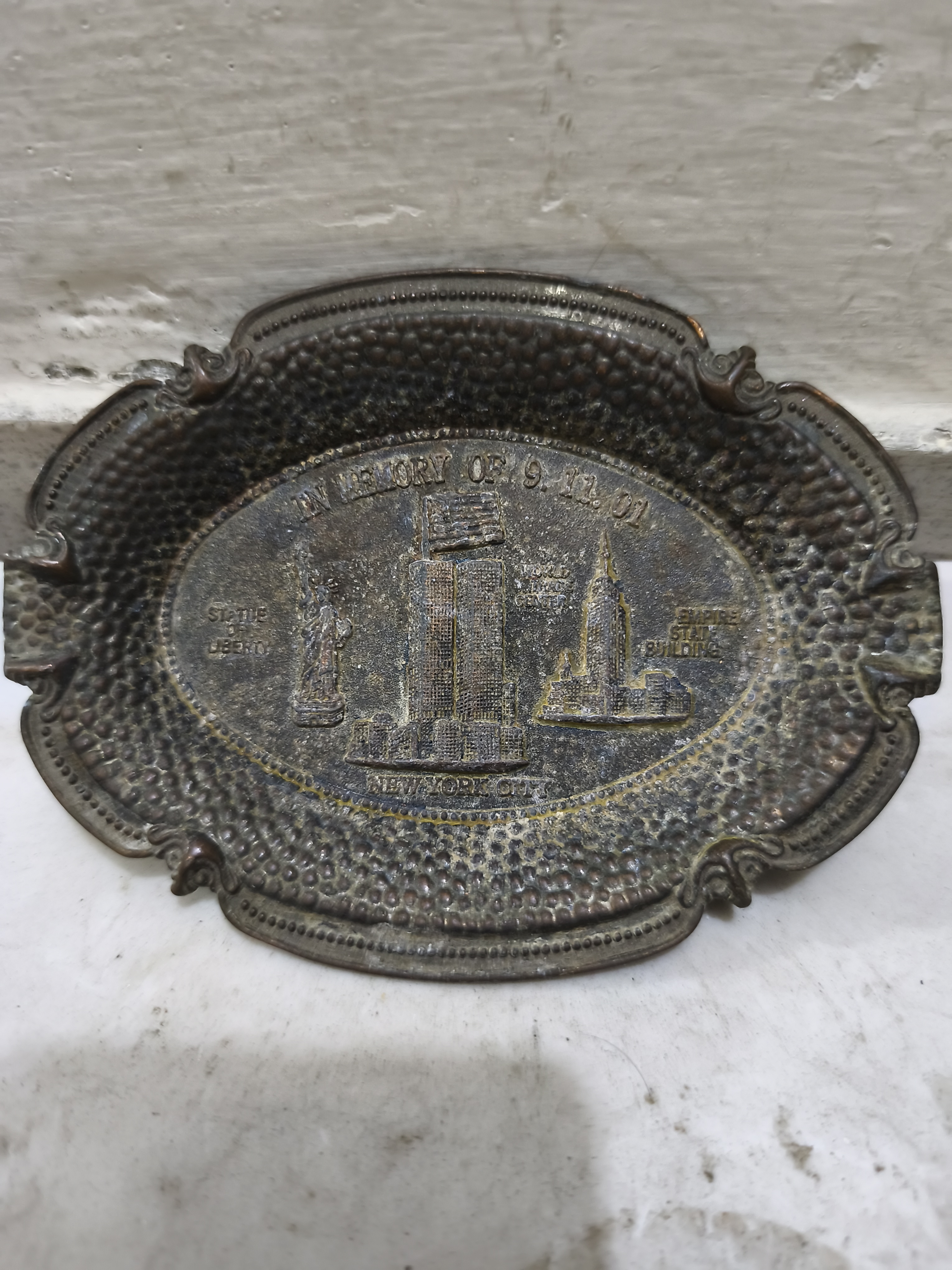 ভিন্টেজ মেটাল স্যুভেনিয়ার ট্রিনকেট ডিশ