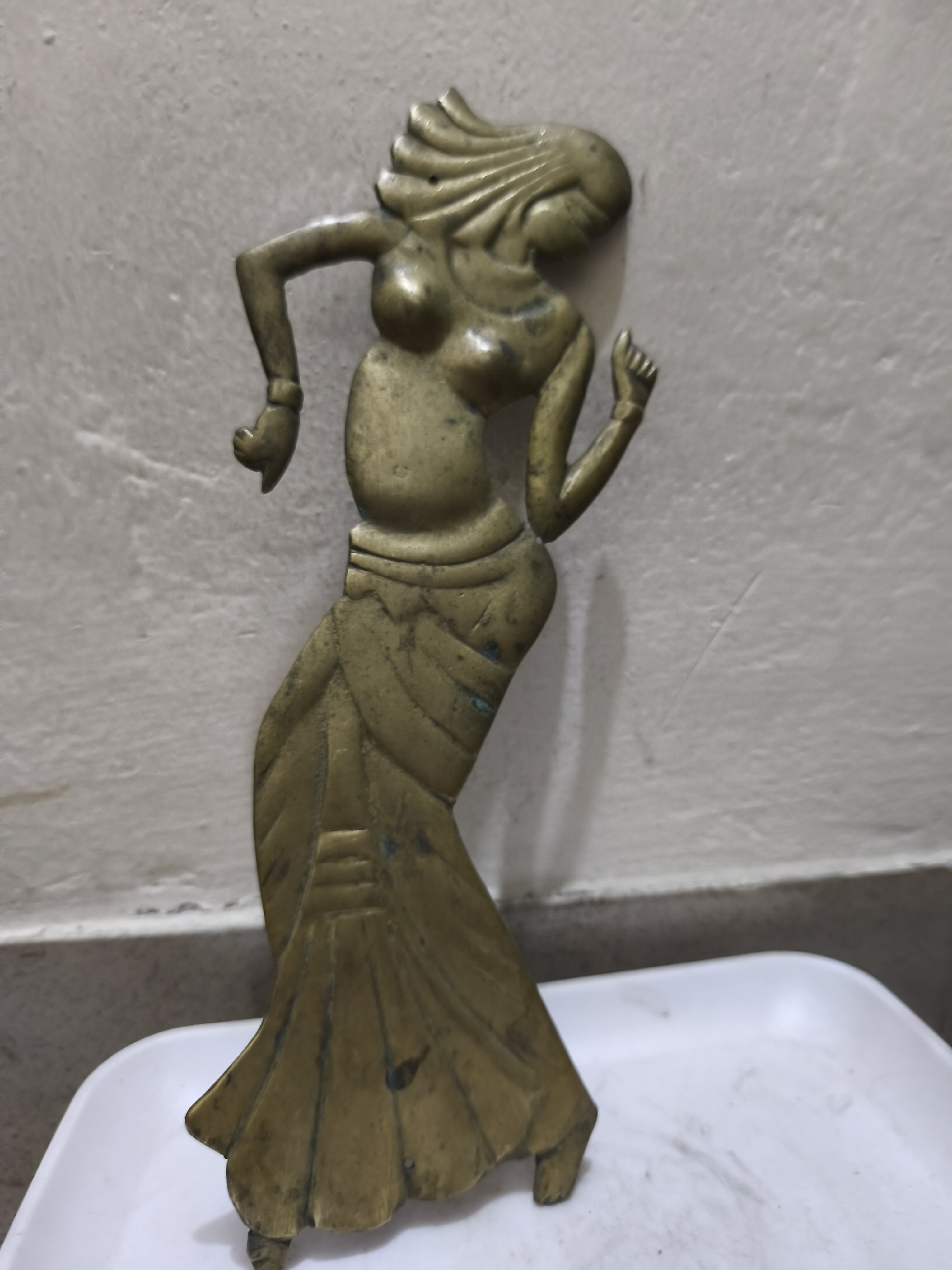 পুরোনো বা হাতে তৈরি পিতলের ভাস্কর্য