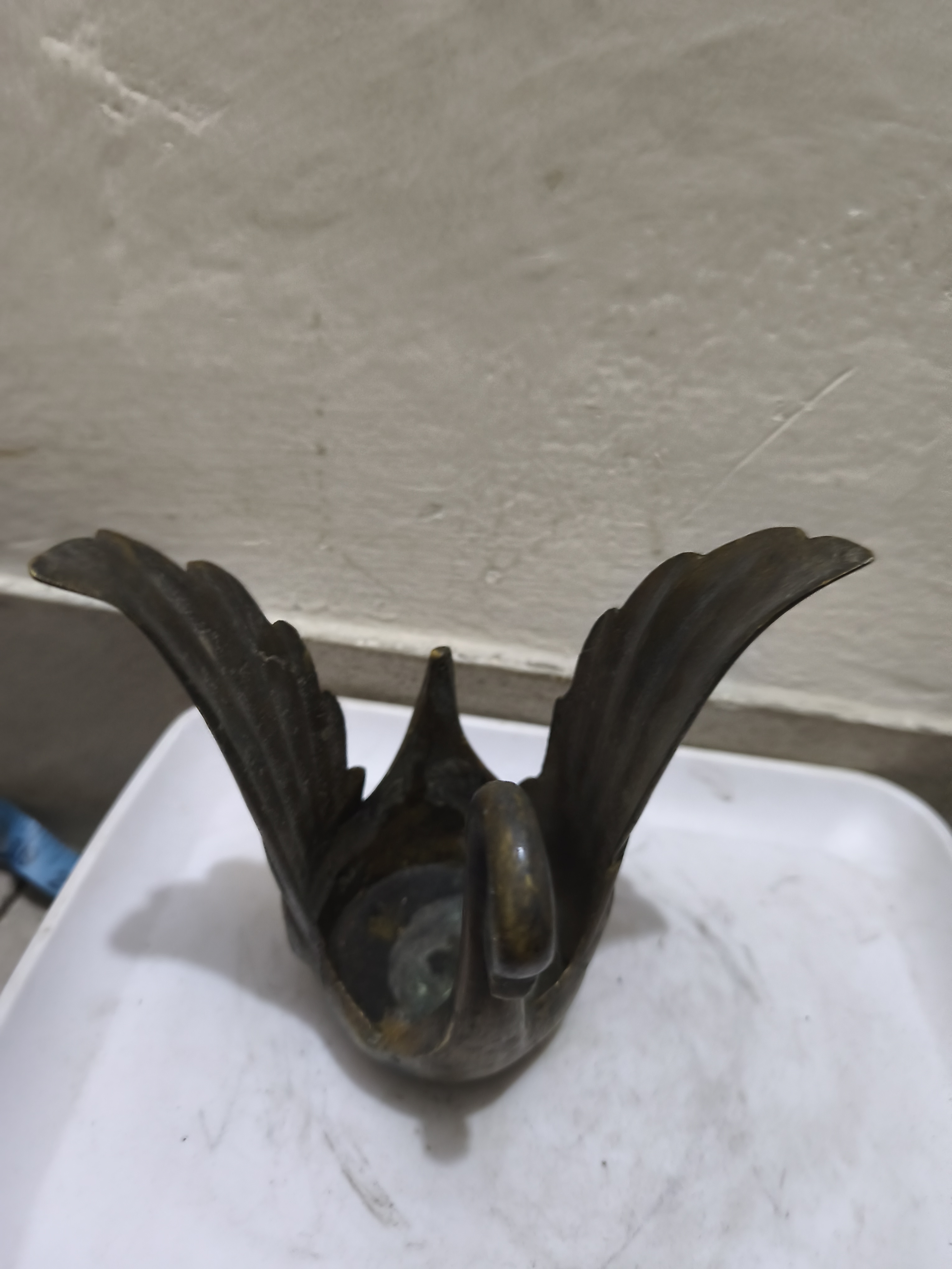 পুরোনো দিনের পিতলের রাজহাঁস