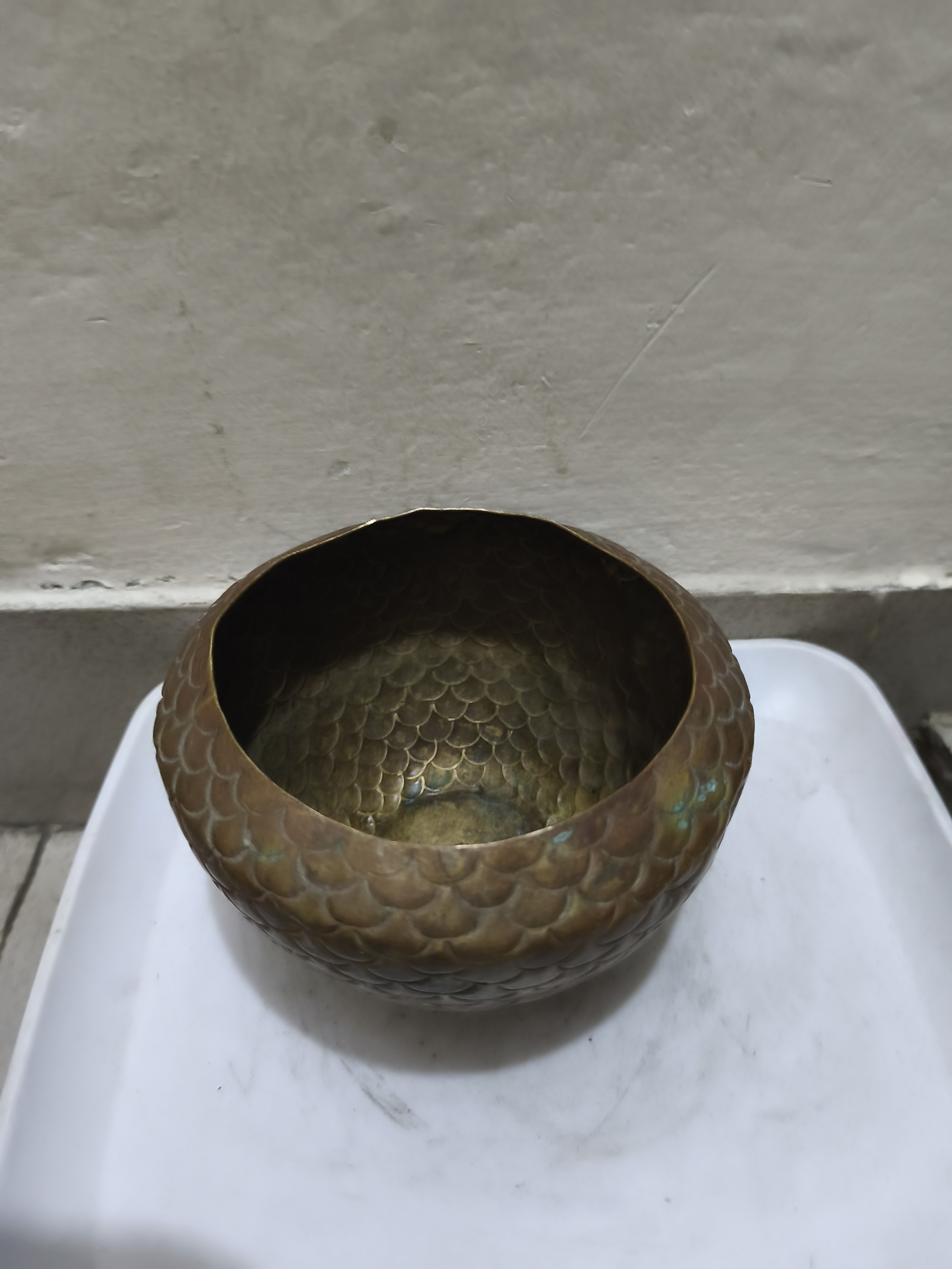 আলংকারিক ধাতব পাত্র