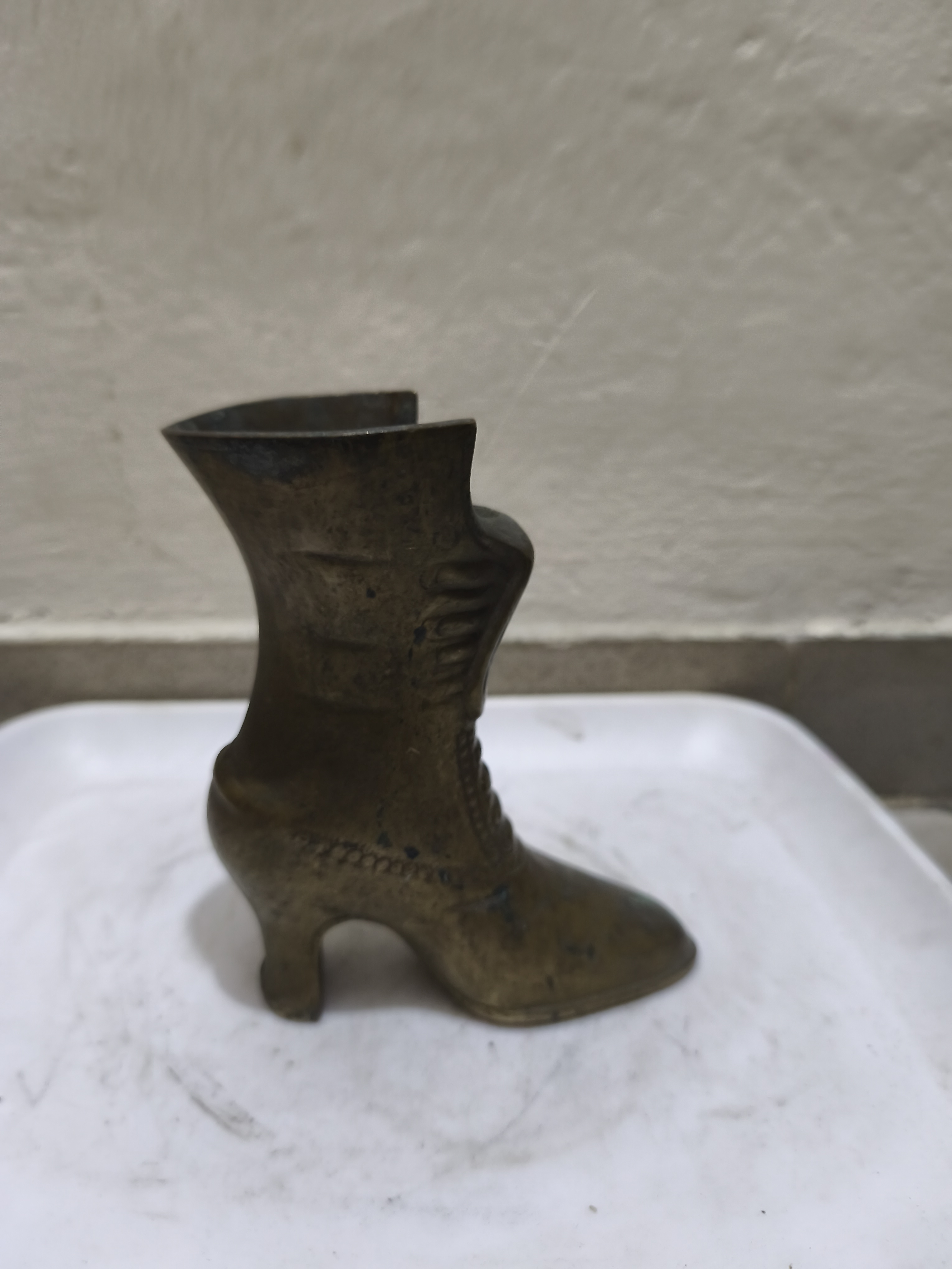 পিতলের  বুট ফুলদানি