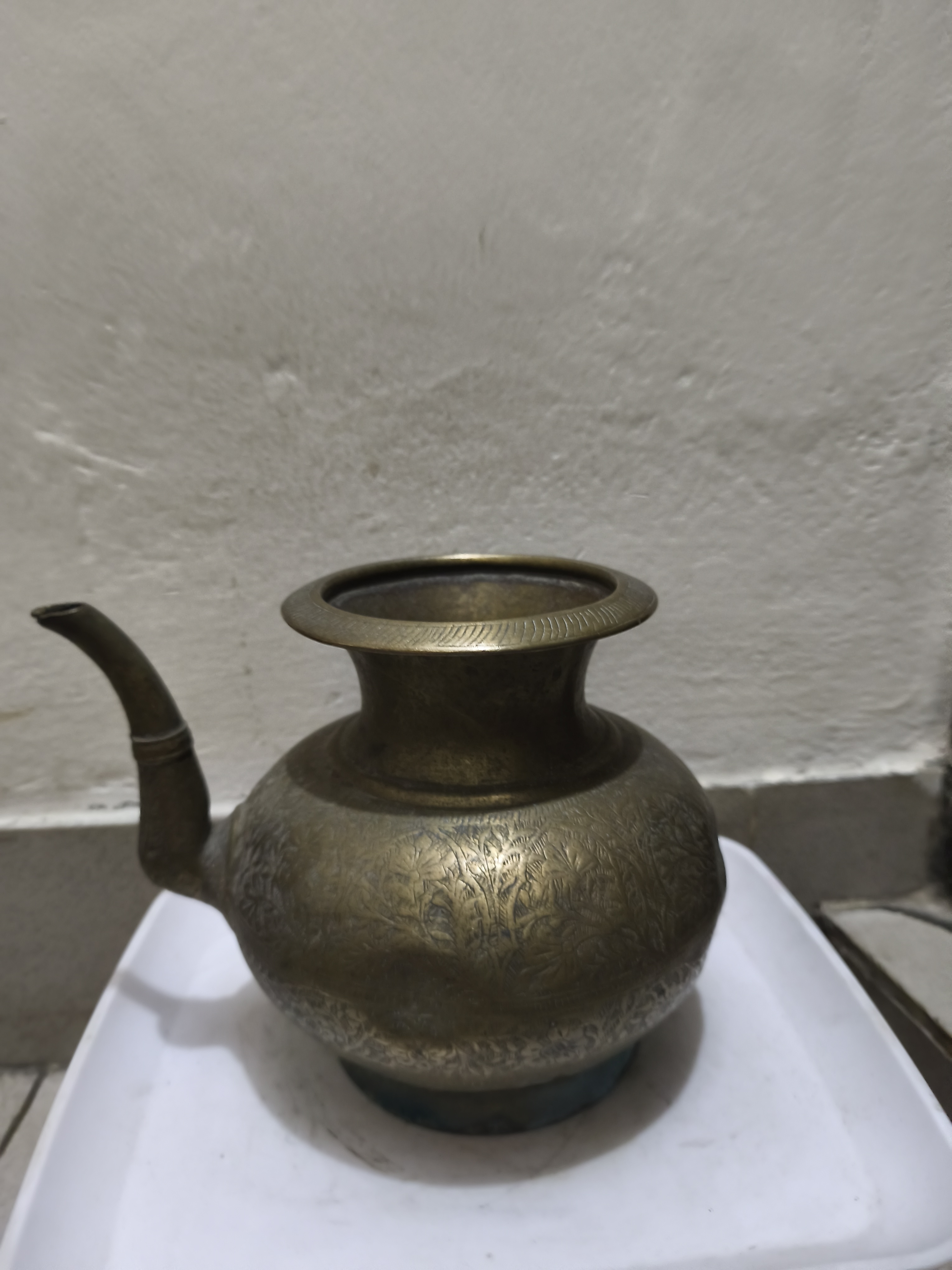 প্রাচীন পিতলের জলপাত্র 'লোটা' বা 'কেন্ডি'