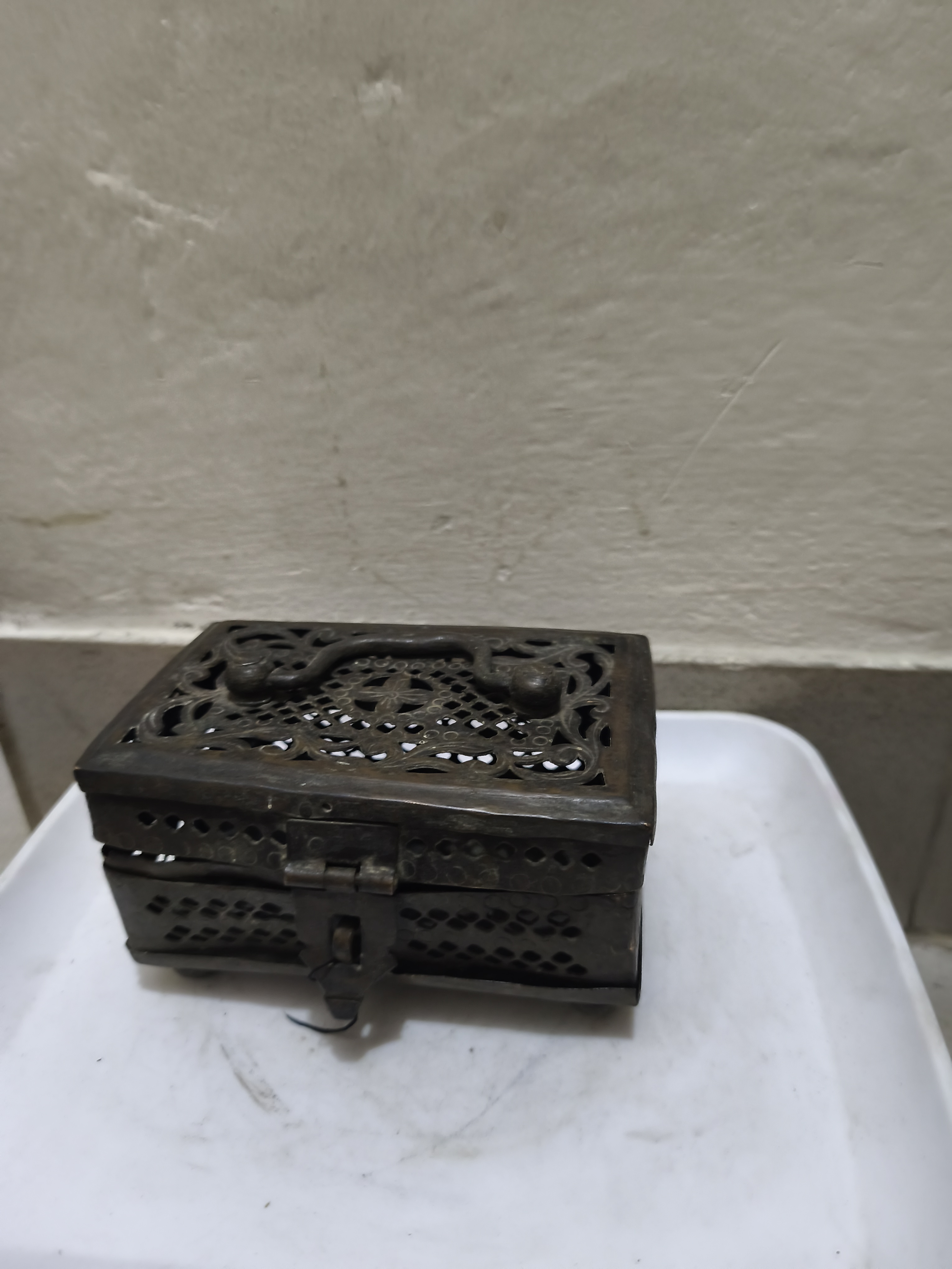 প্রাচীন পিতলের সুপারি বাক্স