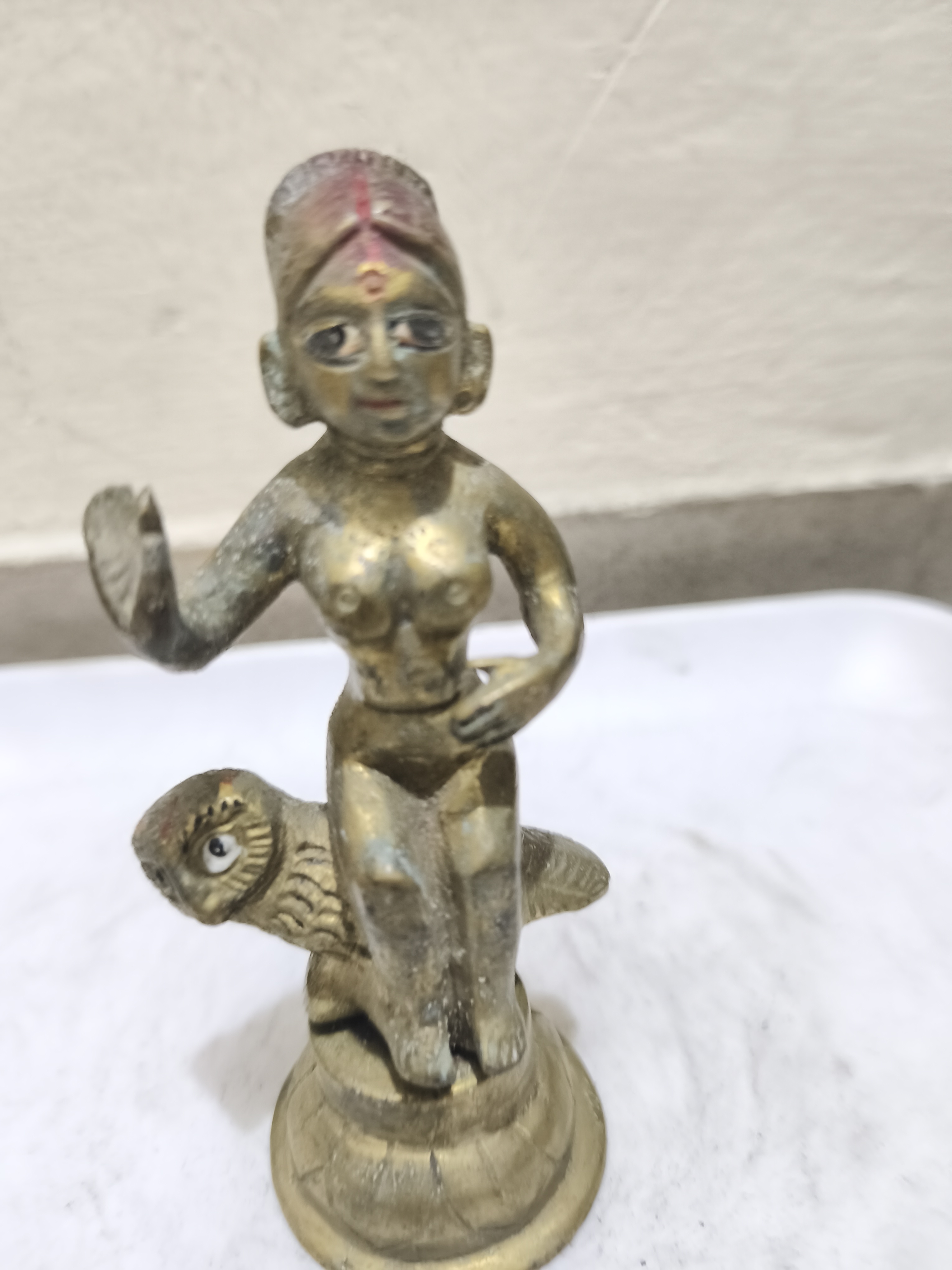 পিতলের মা লক্ষ্মীর মূর্তি