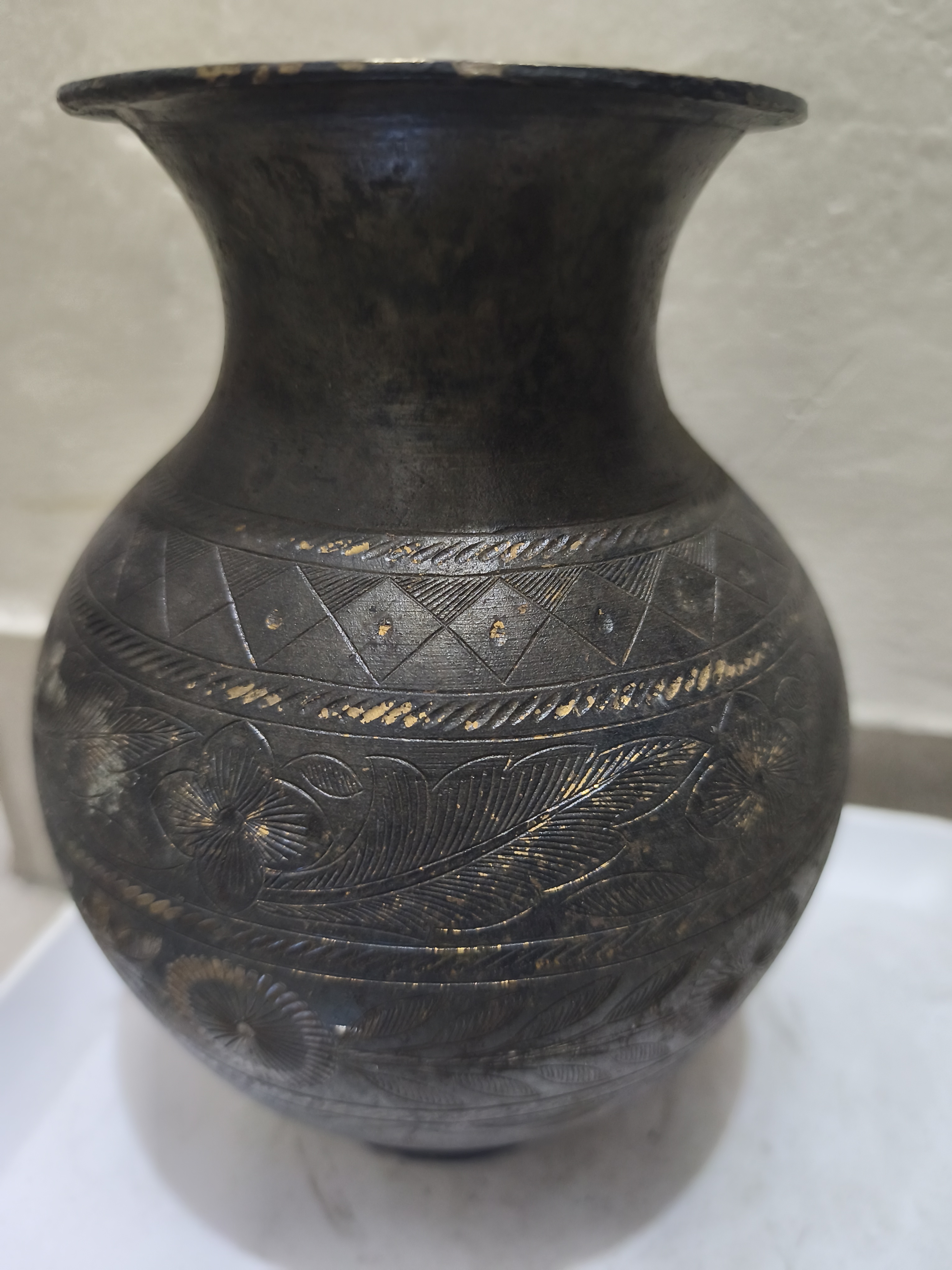 একটি প্রাচীন ভারতীয় পিতলের লোটা বা কলস বা ঘটি