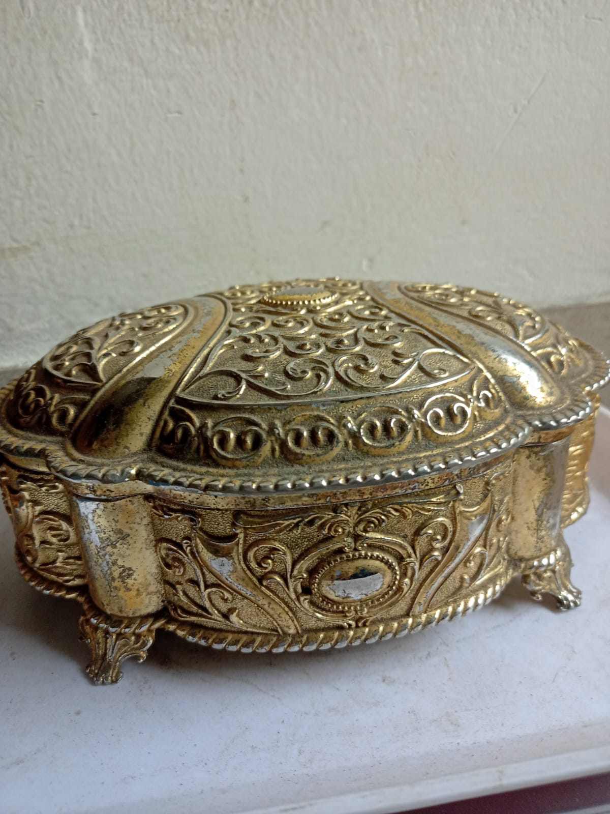 একটি ঐতিহ্যবাহী প্রাচীন ধাতব বক্স
