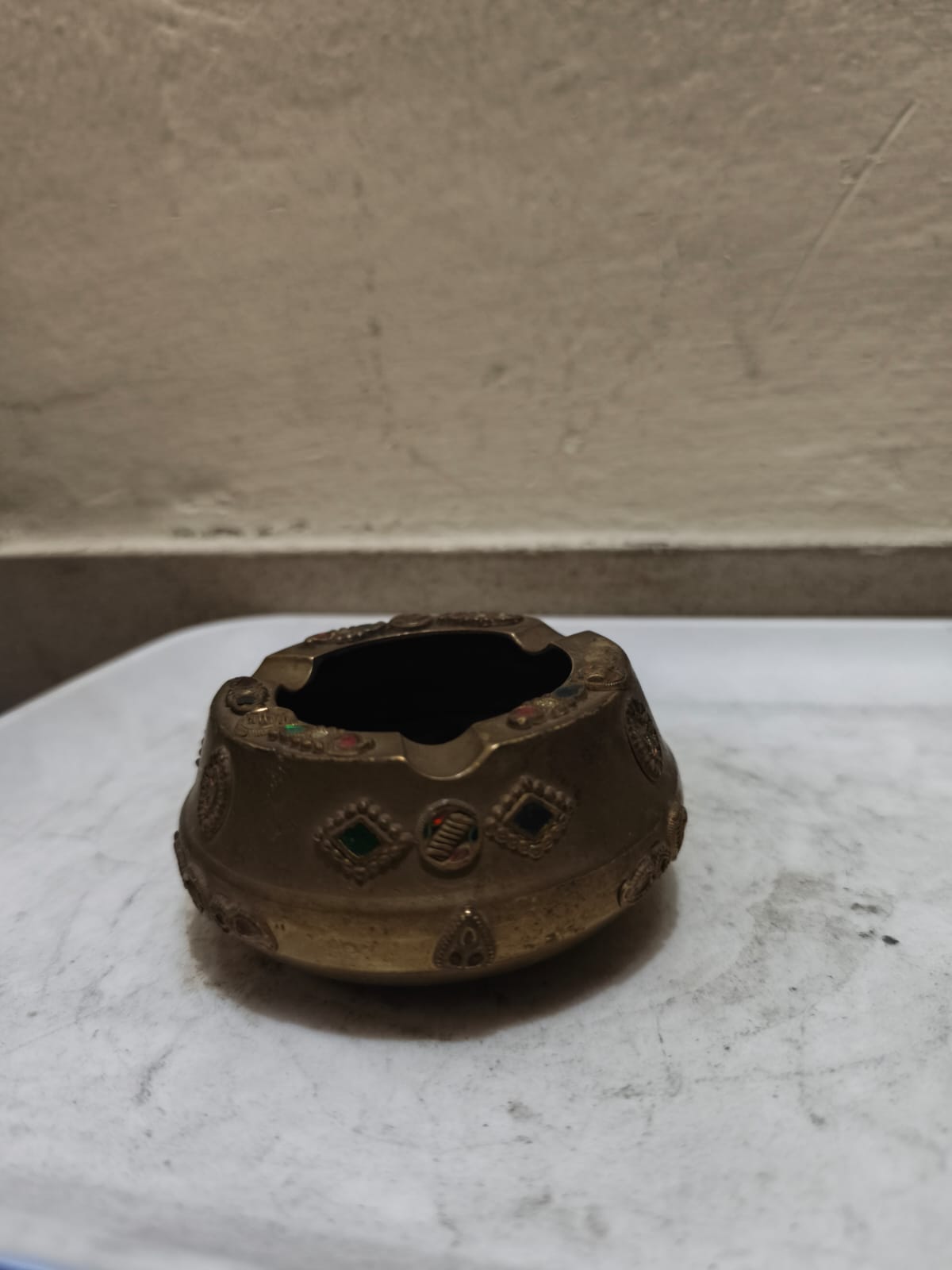 পুরোনো পিতলের ছাইদানি